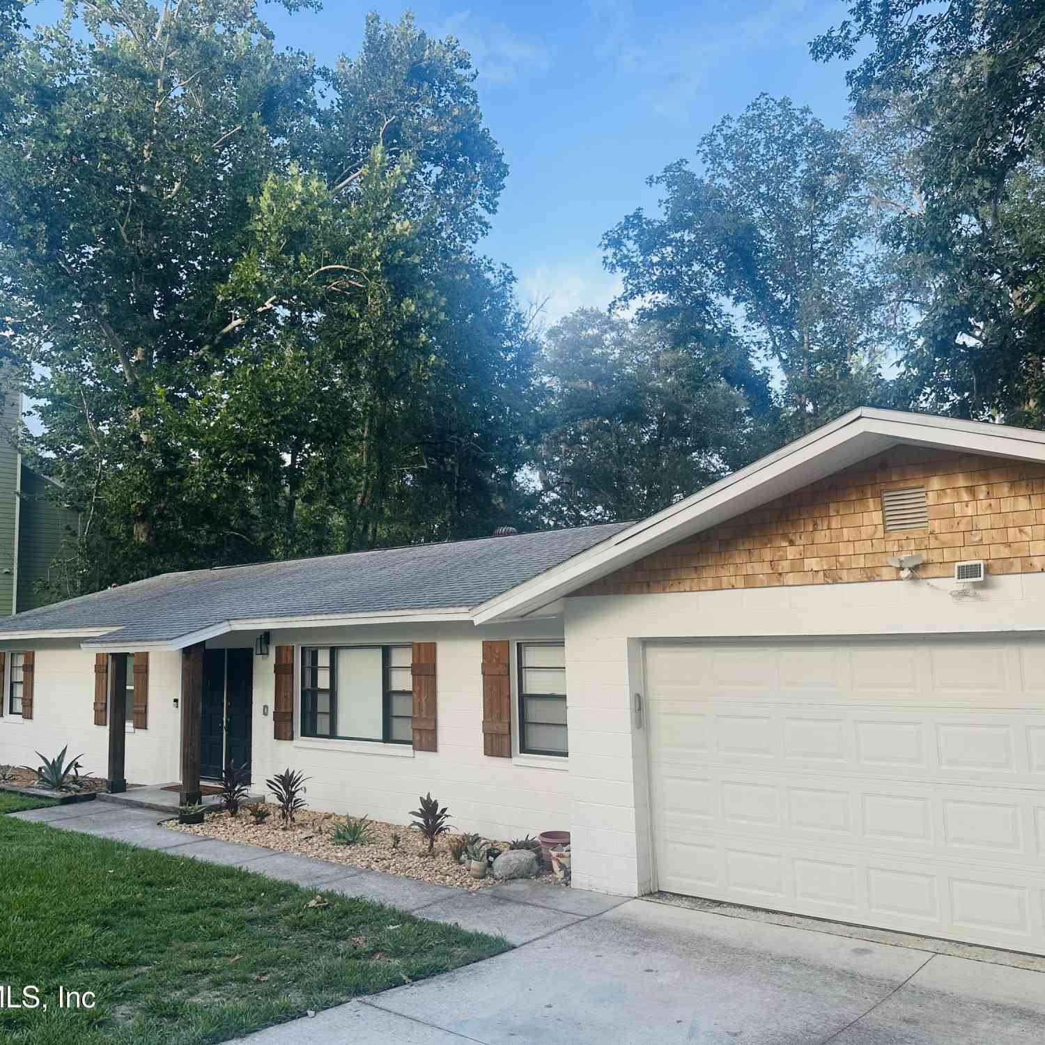 Homes For Sale - 683 Arthur Moore Drive<br/> Green Cove Springs, FL 32043
