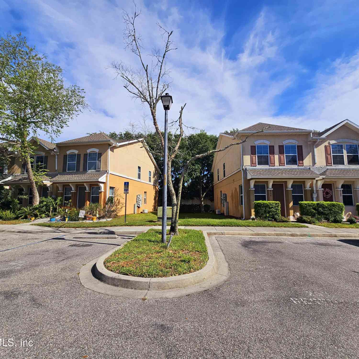 Townhouse For Rent - 6194 High Tide Boulevard<br/> Jacksonville, FL 32258