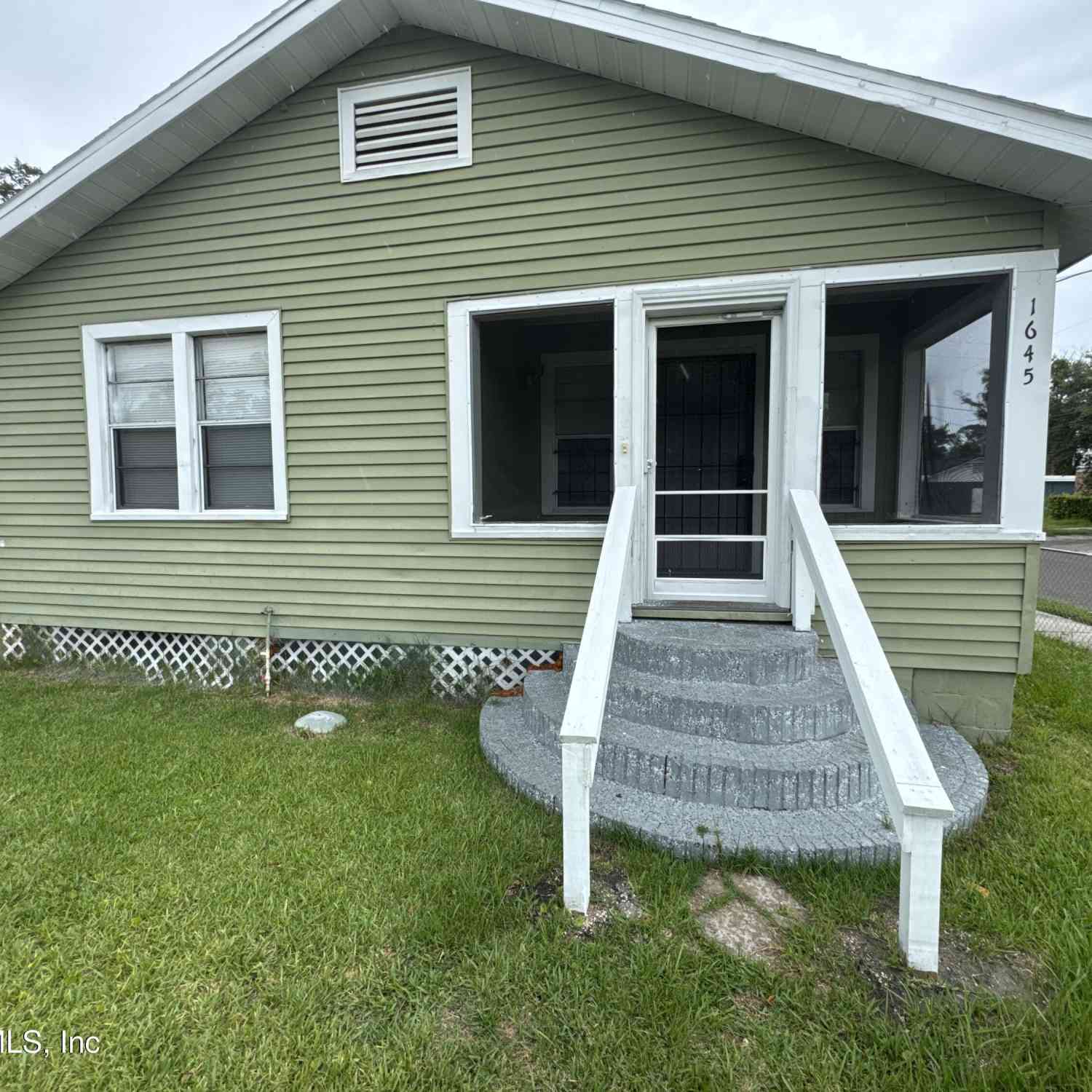 Homes For Rent - 1645 W 12th Street<br/> Jacksonville, FL 32209
