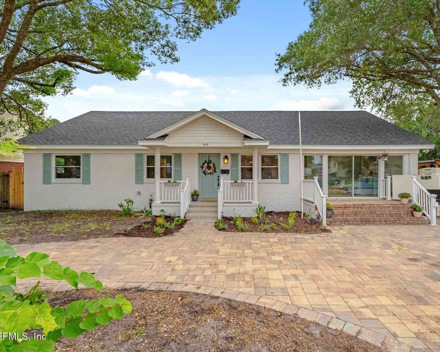 Homes For Sale - 946 Jorick Court<br/> Jacksonville, FL 32225