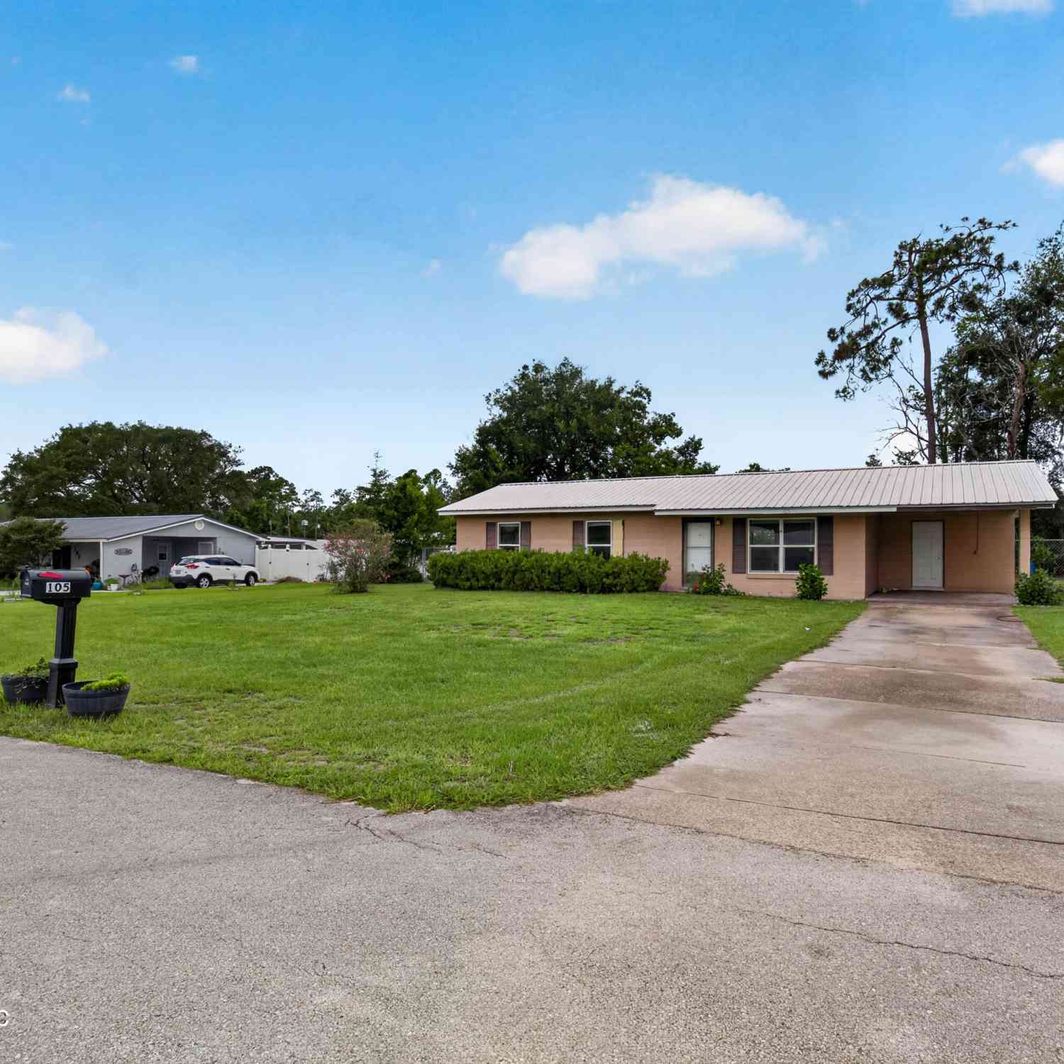 Homes For Sale - 105 E Rellim Drive<br/> Palatka, FL 32177