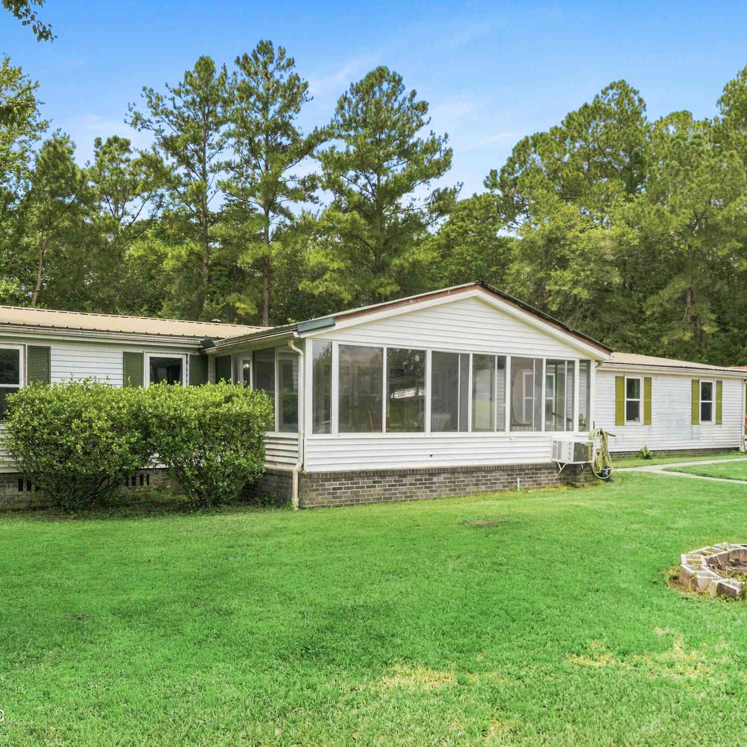 Mobile Home For Sale - 19801 Nolan Jones Road<br/> Hilliard, FL 32046
