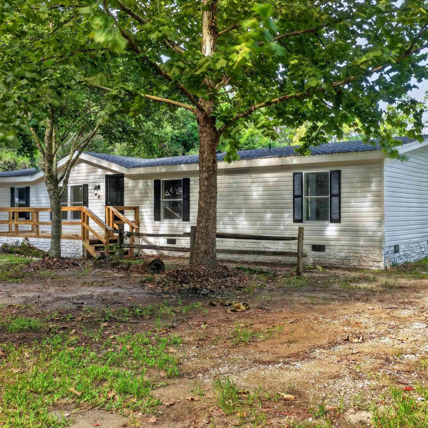 Mobile Home For Sale - 55520 Jewel Thomas Road<br/> Callahan, FL 32011