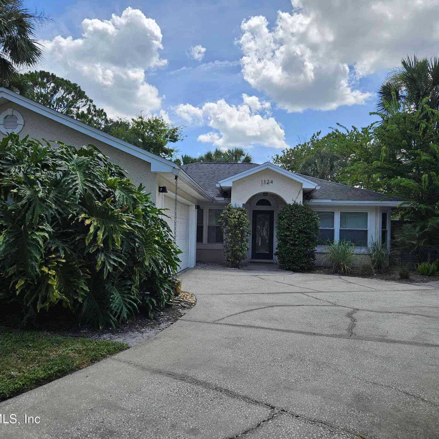 Homes For Sale - 1124 Linkside Court<br/> Atlantic Beach, FL 32233