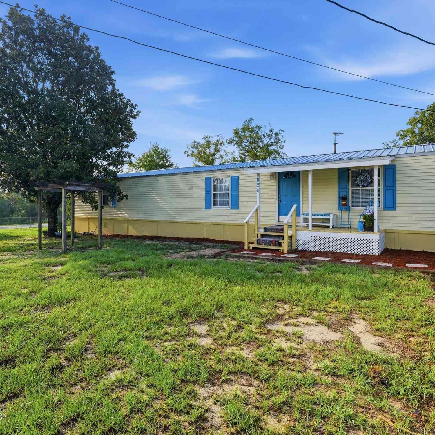 Mobile Home For Sale - 6241 Dennison Avenue<br/> Keystone Heights, FL 32656