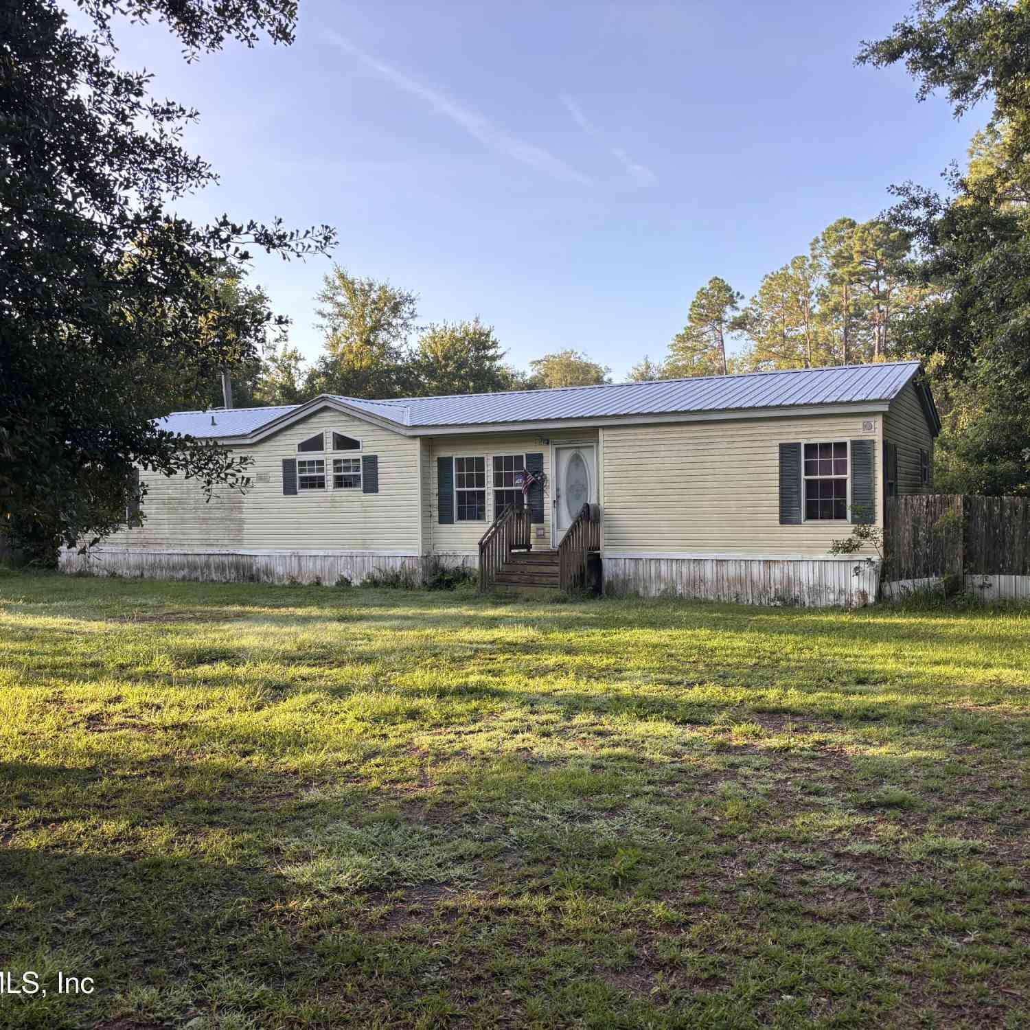 Mobile Home For Sale - 10052 Alvin Court<br/> Jacksonville, FL 32222