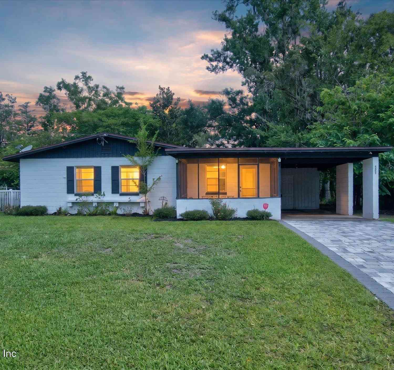 Homes For Sale - 5257 Woodcrest Road<br/> Jacksonville, FL 32205