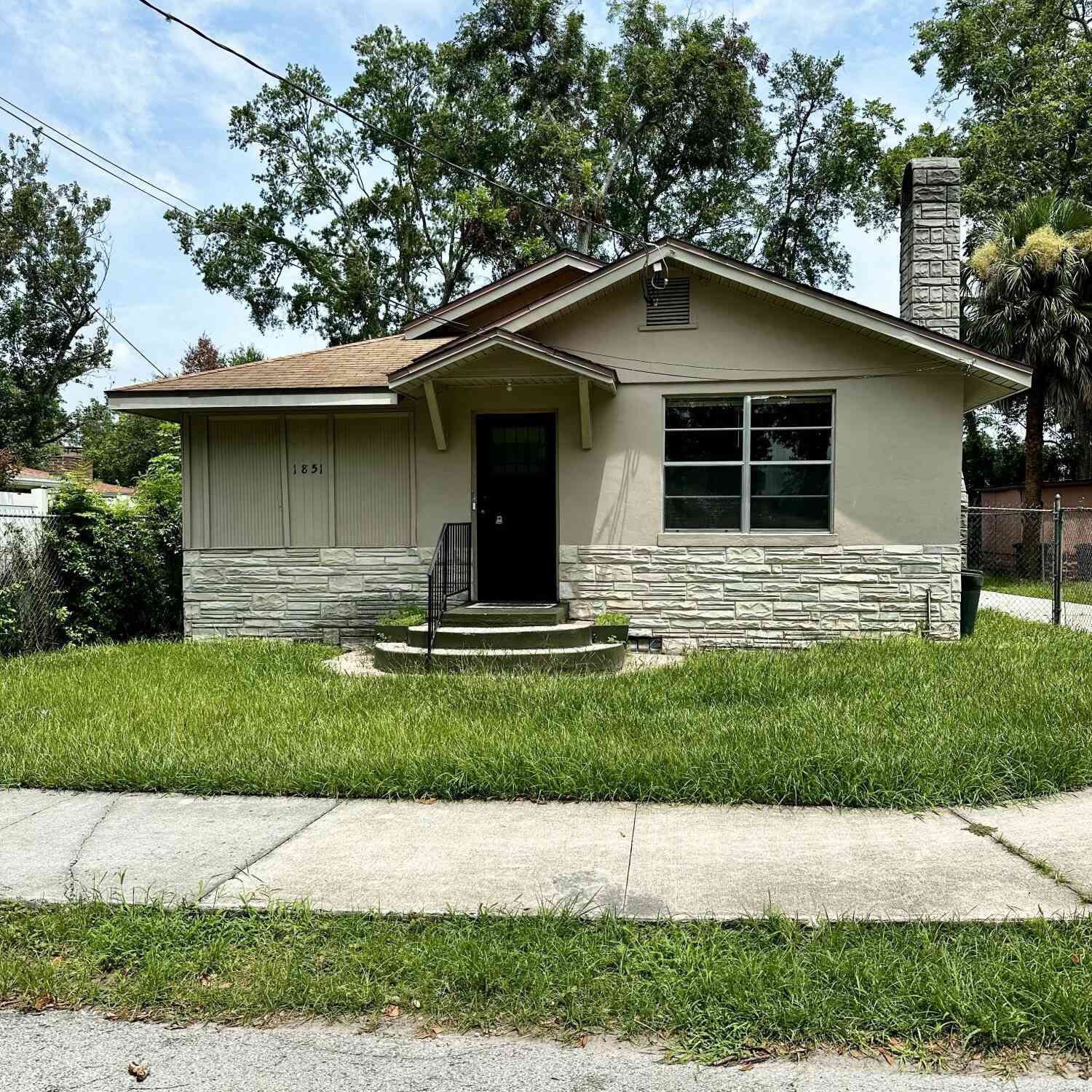 Homes For Rent - 1851 W 19th Street<br/> Jacksonville, FL 32209