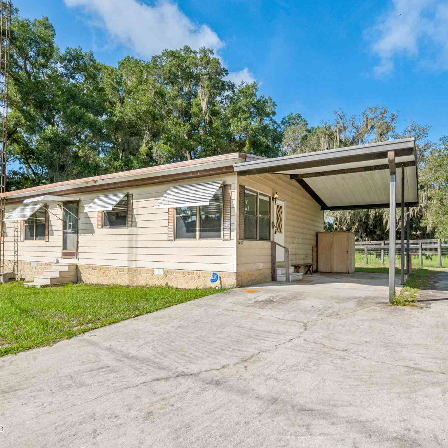 Mobile Home For Sale - 1410 NE 167th Lane<br/> Citra, FL 32113