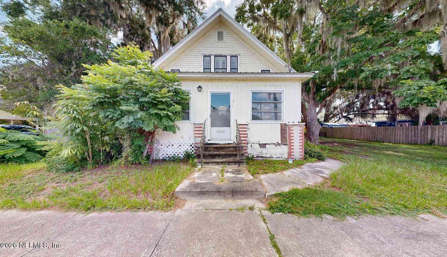 Homes For Sale - 216 N Summit Street<br/> Crescent City, FL 32112