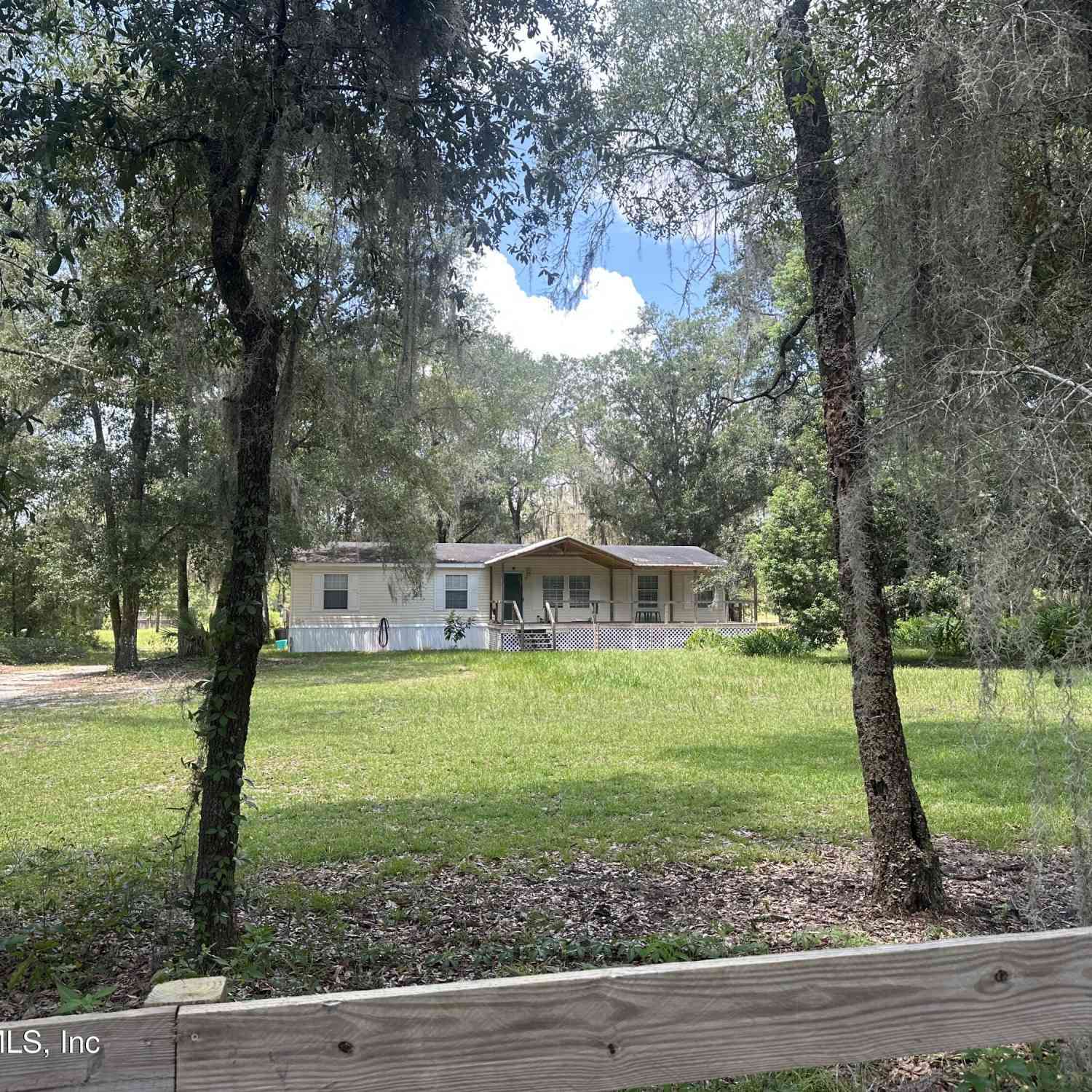 Mobile Home For Sale - 101 W Strickland Road<br/> Interlachen, FL 32148