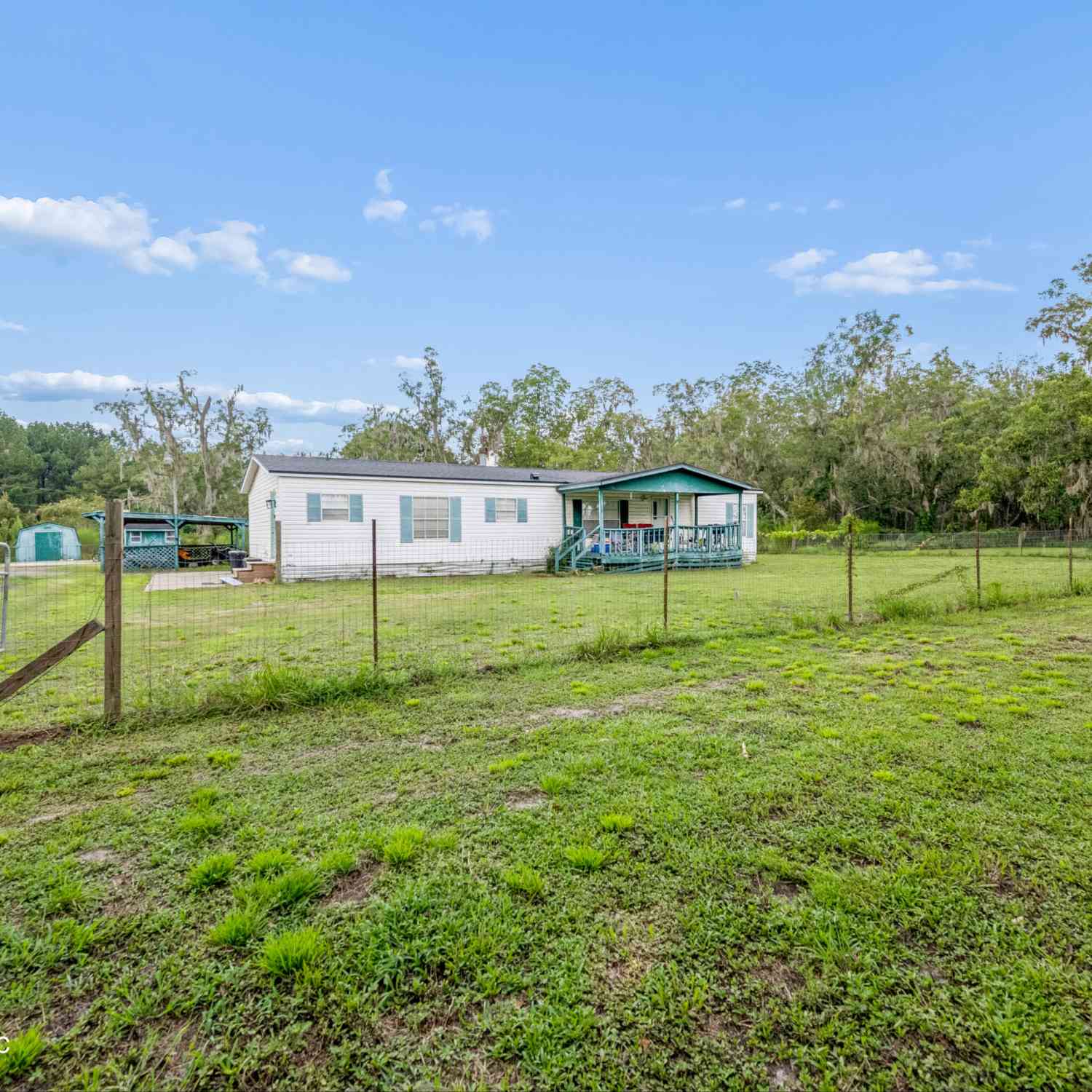 Mobile Home For Sale - 3009 NW 228th Street<br/> Bradford County, Lawtey, FL 32058