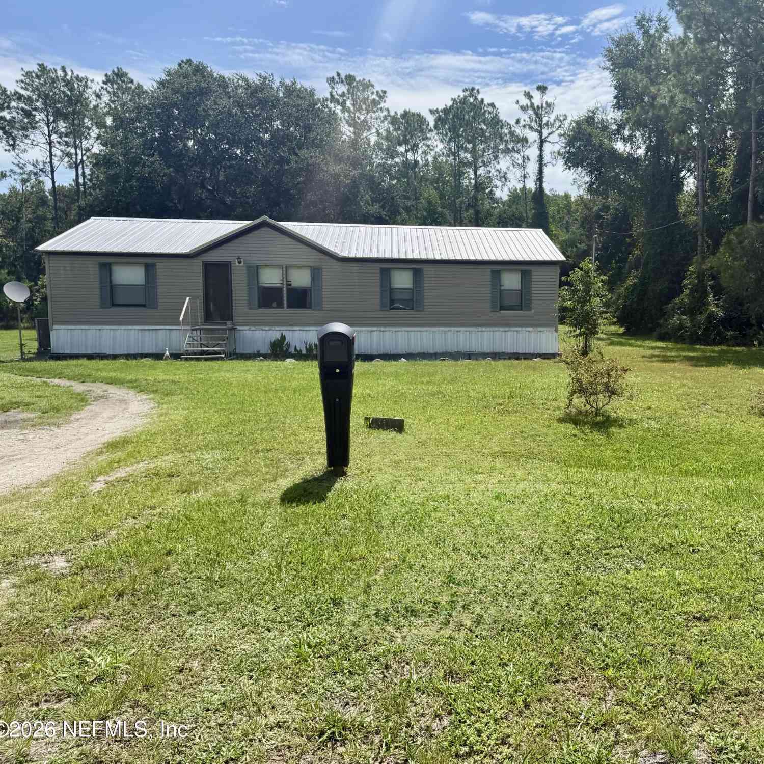 Mobile Home For Sale - 318 Lakeshore Drive<br/> Georgetown, FL 32139