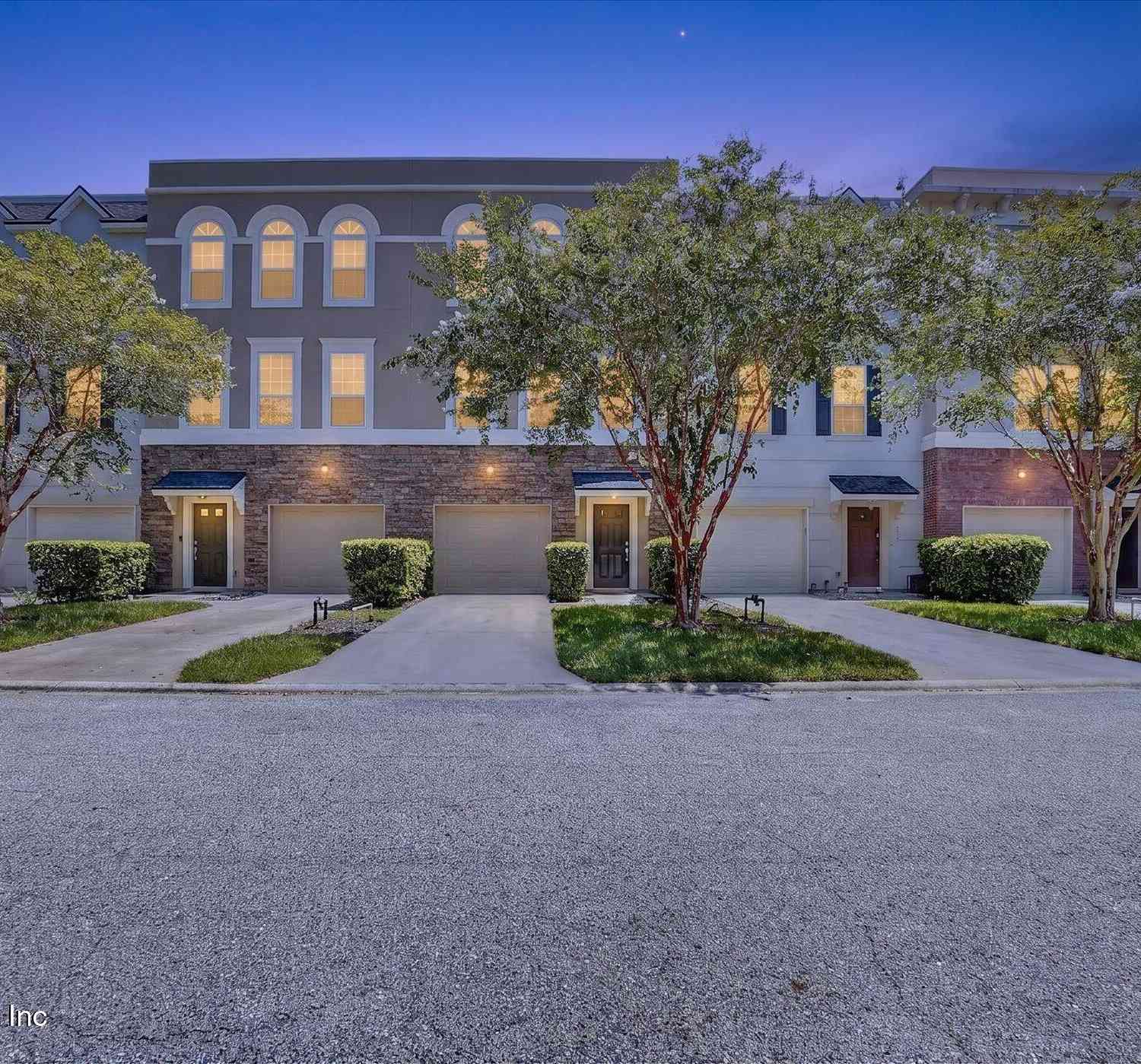 Townhouse For Sale - 4421 Ellipse Drive<br/> Jacksonville, FL 32246