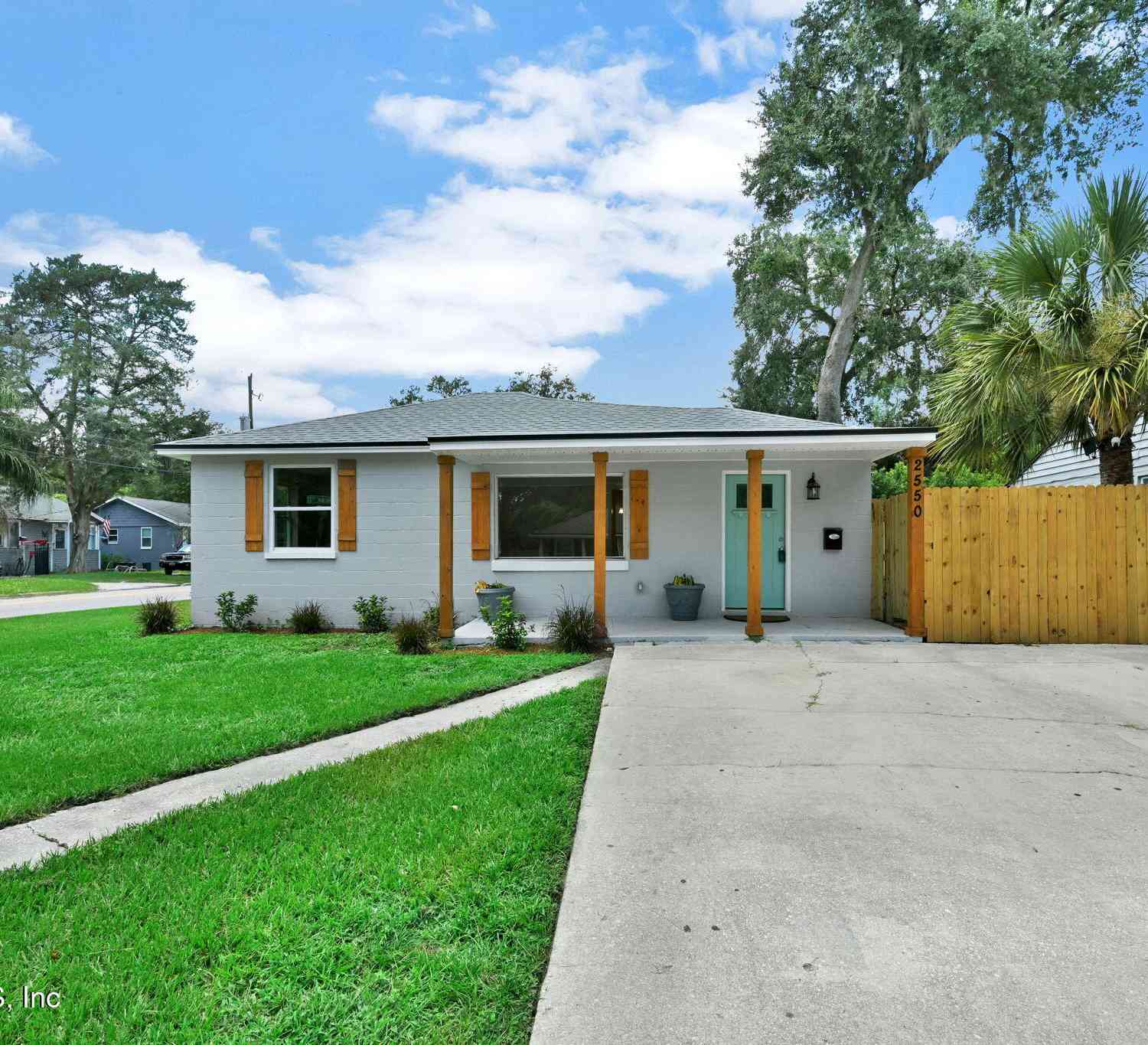 Homes For Sale - 2550 Wilcox Court<br/> Jacksonville, FL 32207