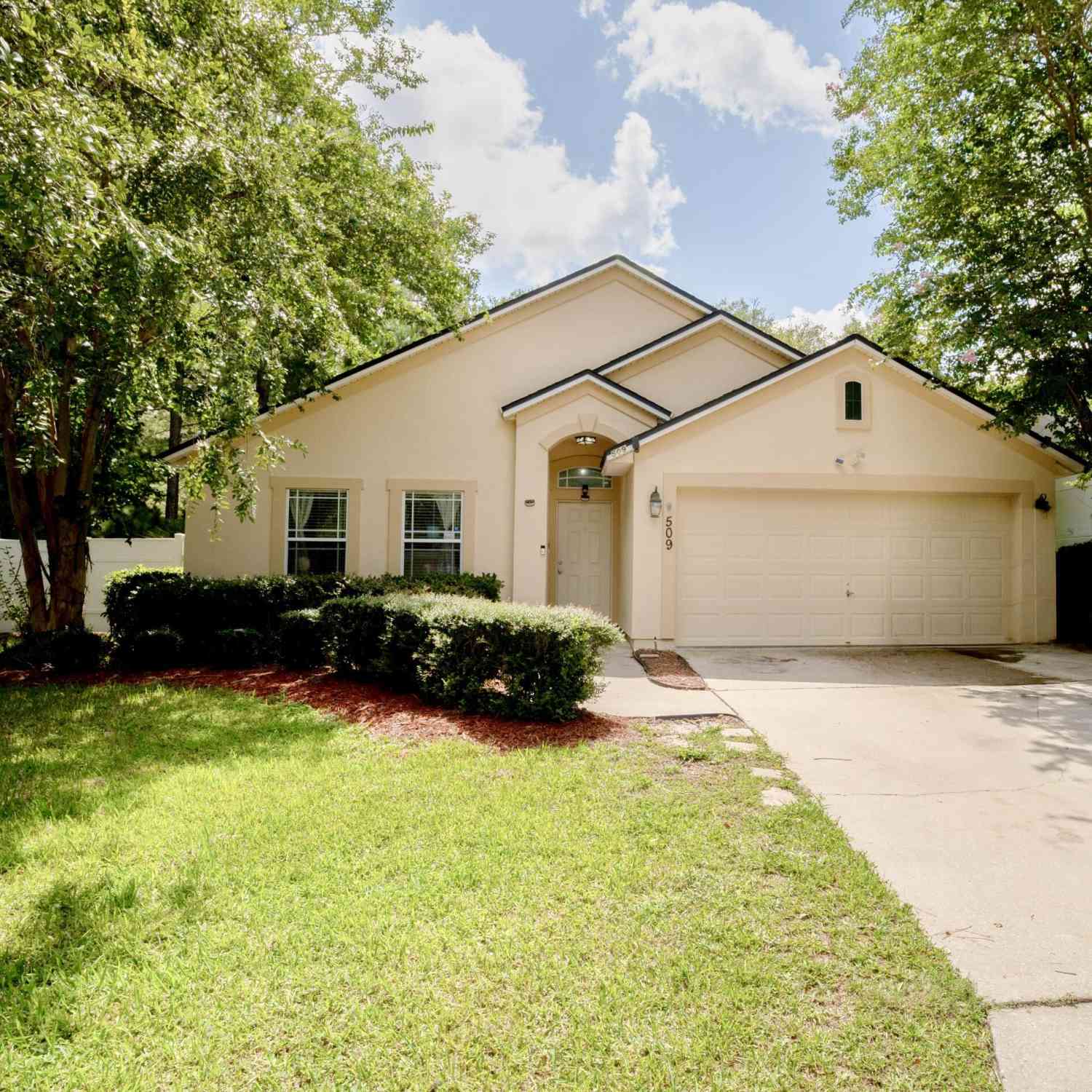 Homes For Sale - 509 Millstone Drive<br/> Orange Park, FL 32065