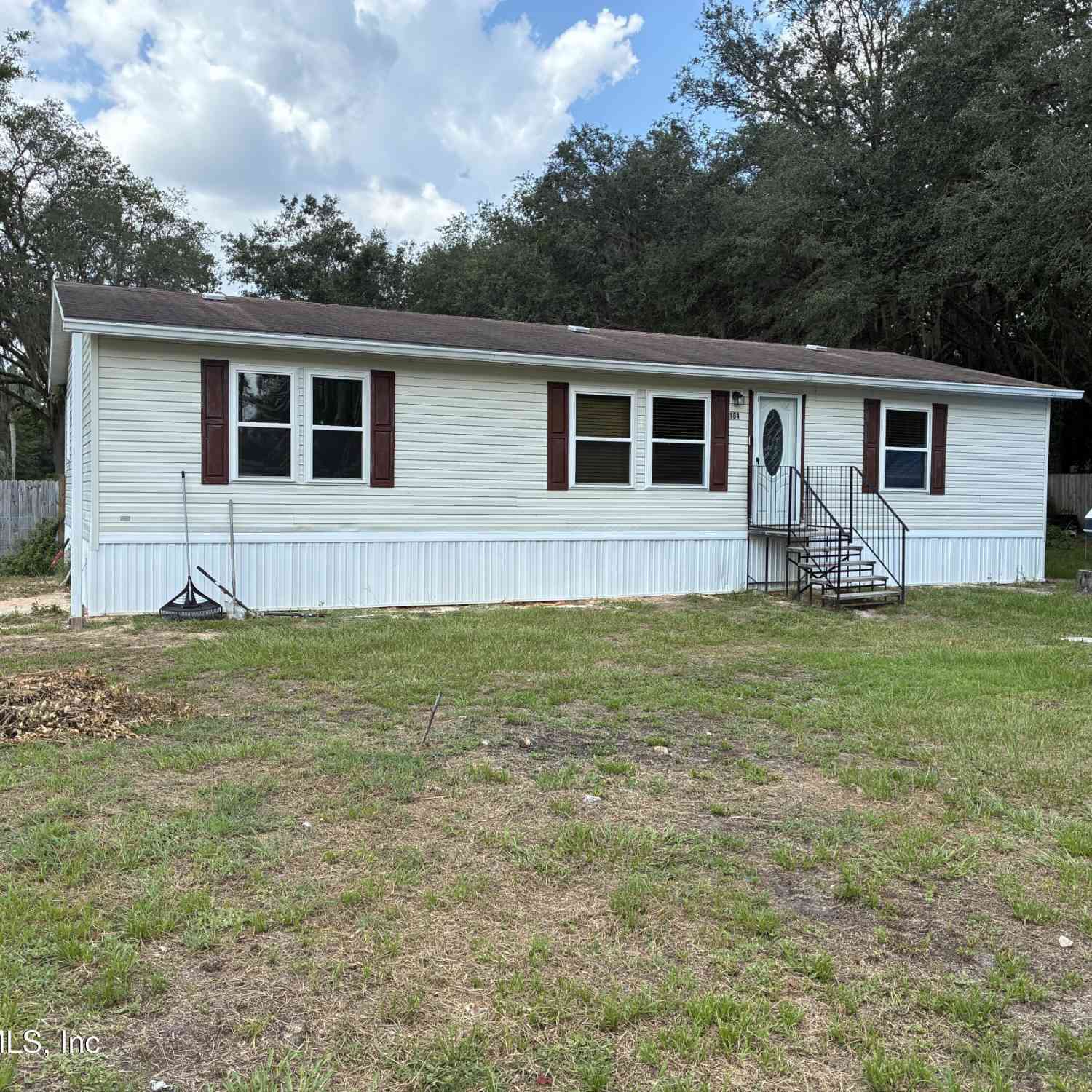 Homes For Sale - 104 Reaves Avenue<br/> Interlachen, FL 32148