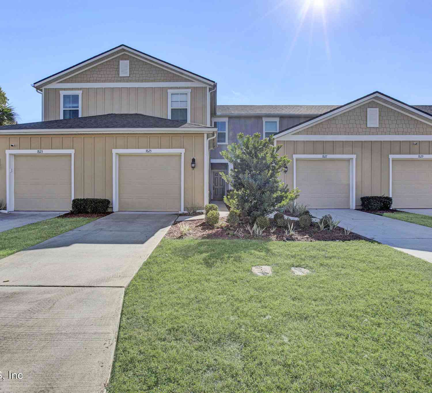 Townhouse For Rent - 7625 Legacy Trail<br/> Jacksonville, FL 32256