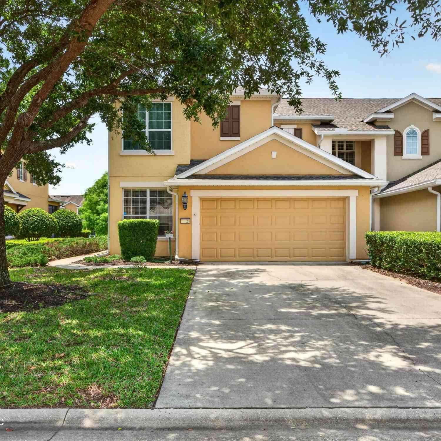 Townhouse For Rent - 14028 Saddlehill Court<br/> Jacksonville, FL 32258