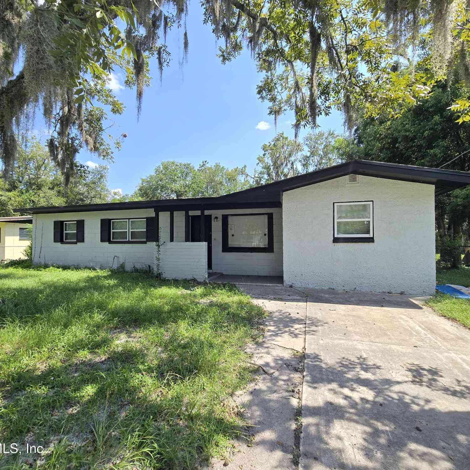 Homes For Sale - 7570 Strato Road<br/> Jacksonville, FL 32210