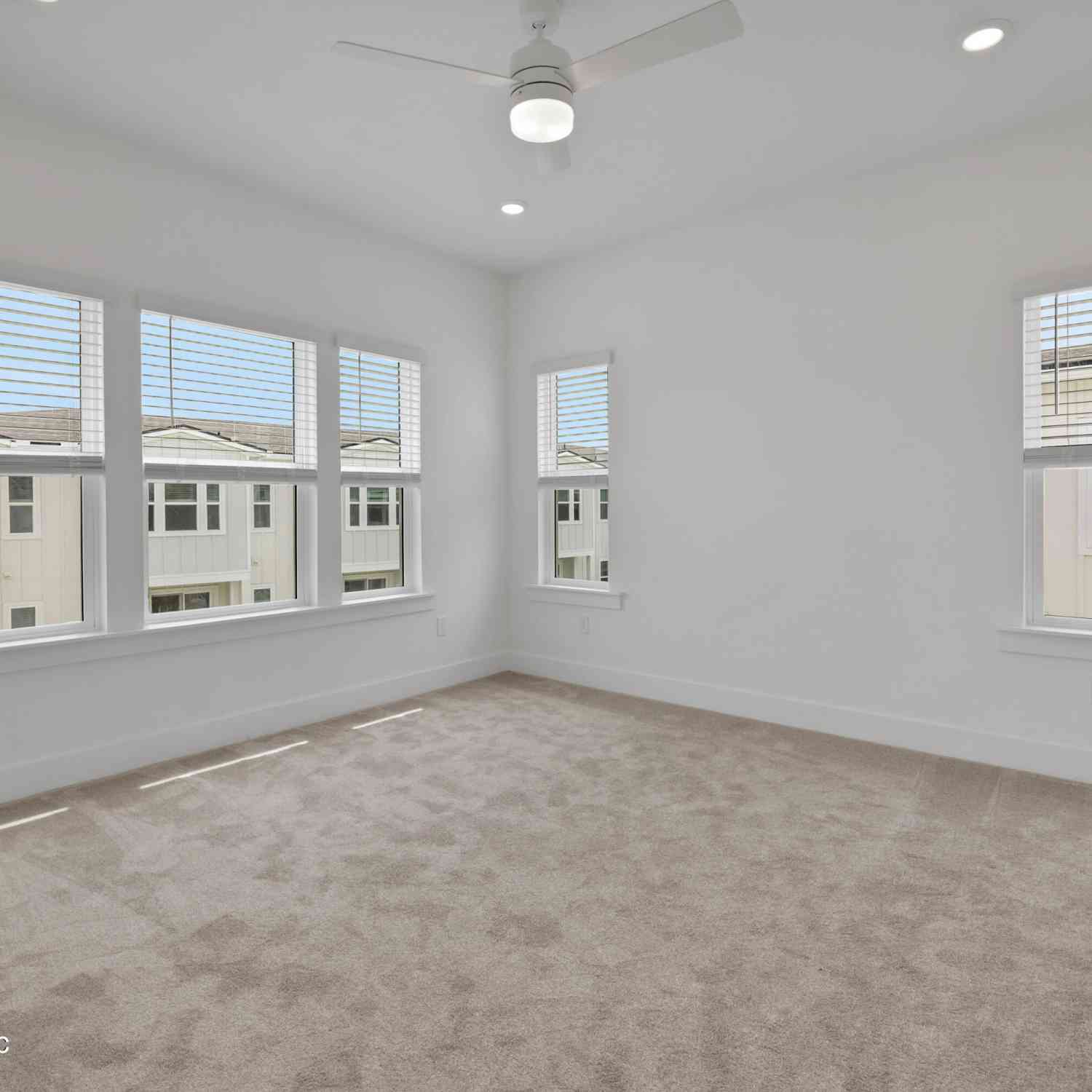 Townhouse For Sale - 1043 N 1st Avenue<br/> Jacksonville Beach, FL 32250