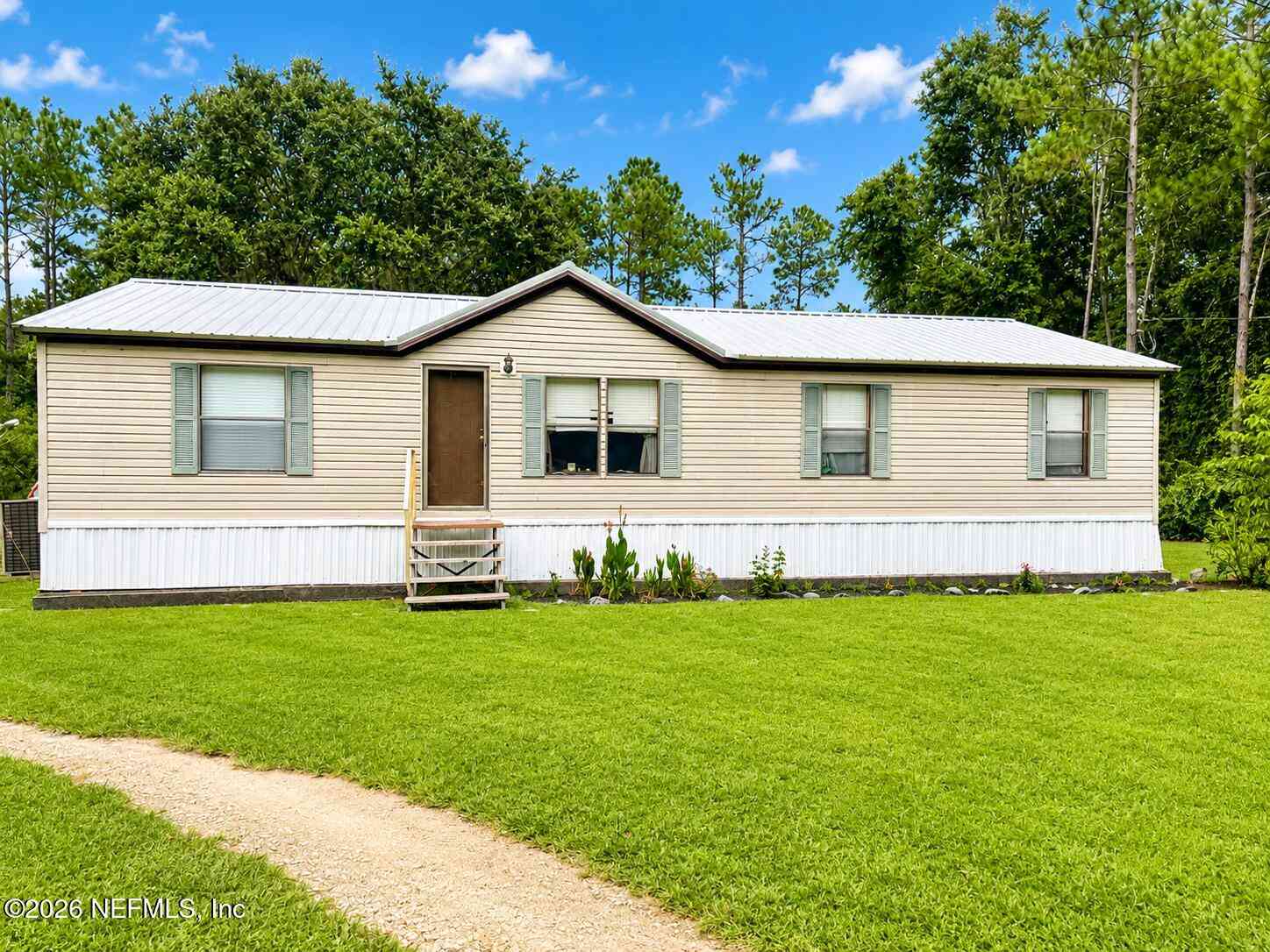 Mobile Home For Sale - 318 Lakeshore Drive<br/> Putnam County, Georgetown, FL 32139