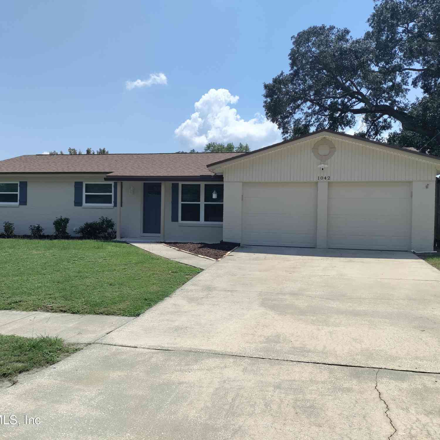 Homes For Sale - 1042 Grove Park Lane<br/> Clay County, Orange Park, FL 32073