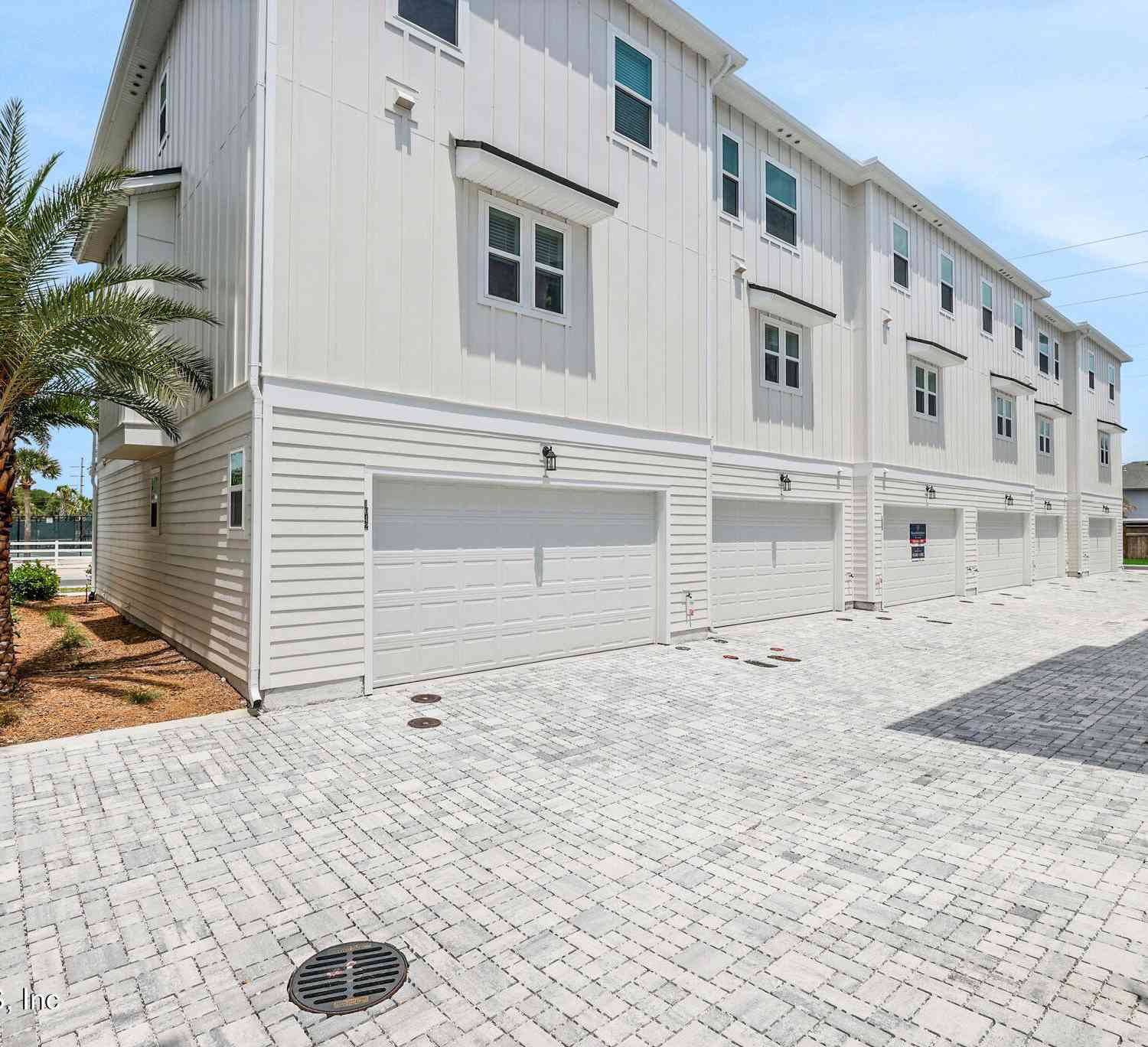Townhouse For Sale - 1035 1st Avenue<br/> Jacksonville Beach, FL 32250