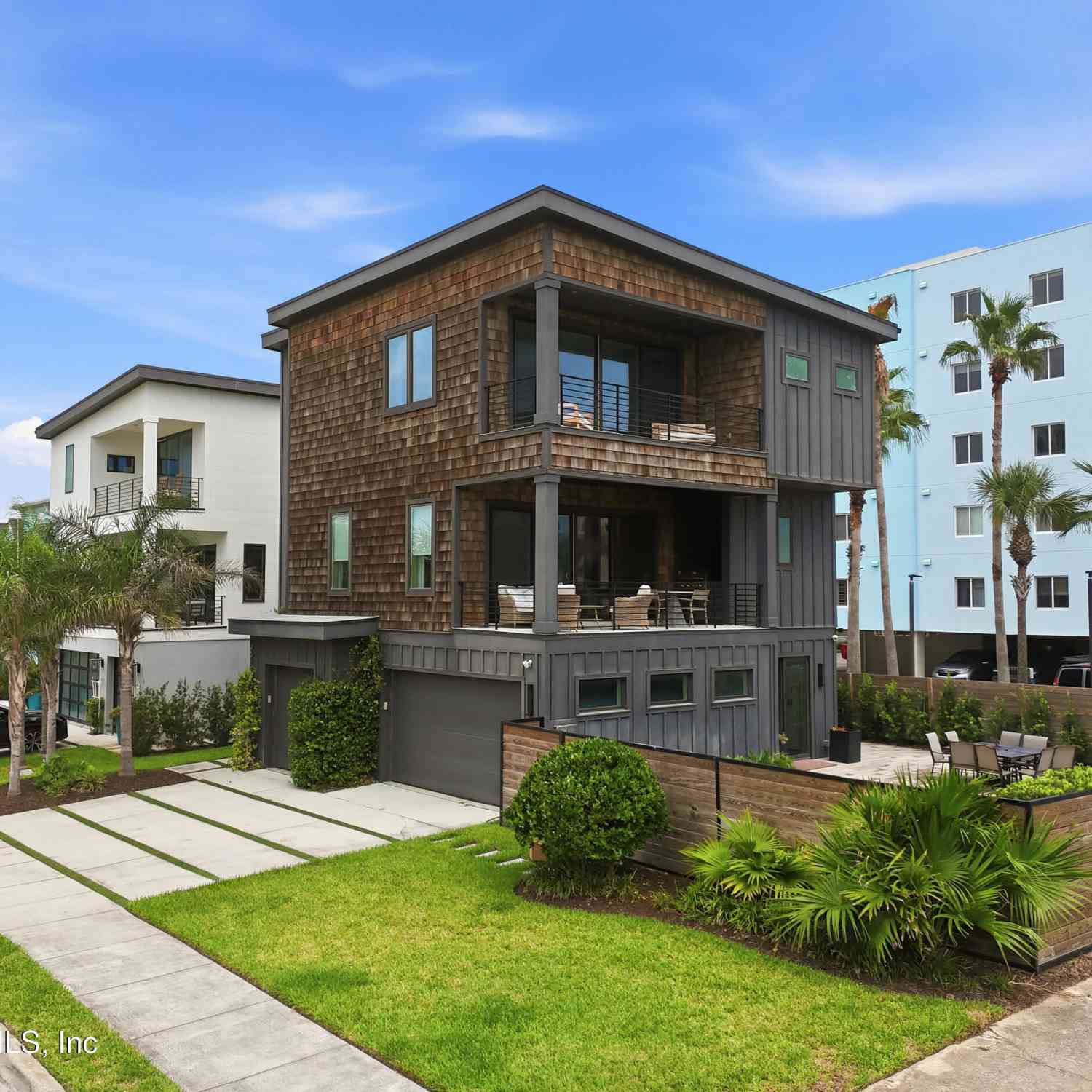 Homes For Sale - 105 N 11th Avenue<br/> Duval County, Jacksonville Beach, FL 32250