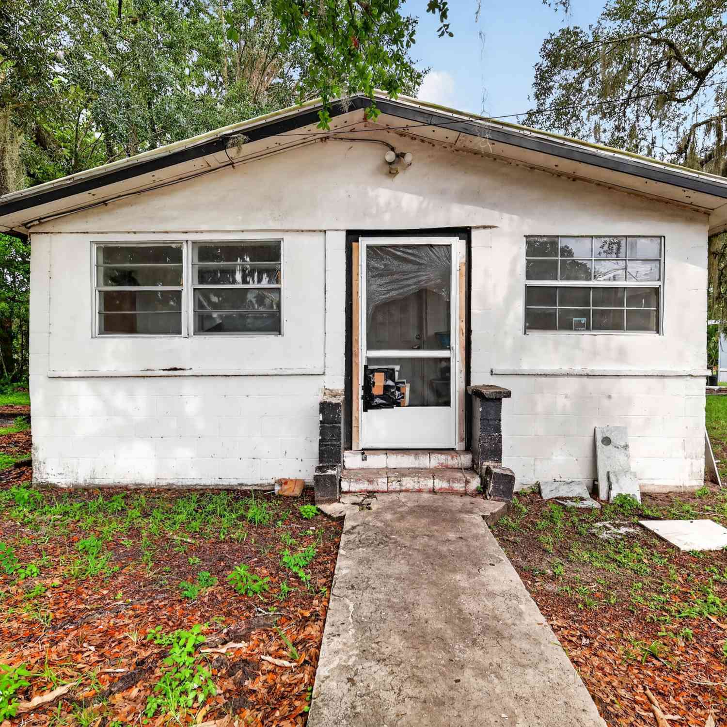 Homes For Sale - 707 S Bay Avenue<br/> Sanford, FL 32771