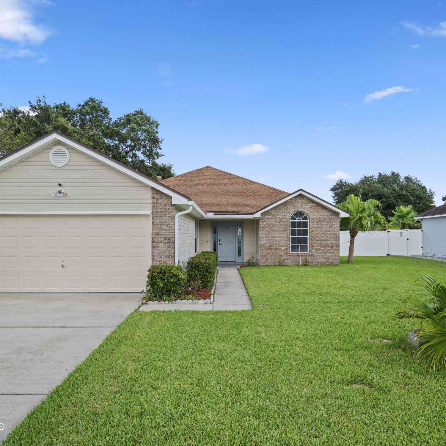 Homes For Sale - 1825 Willesdon Drive<br/> Jacksonville, FL 32246