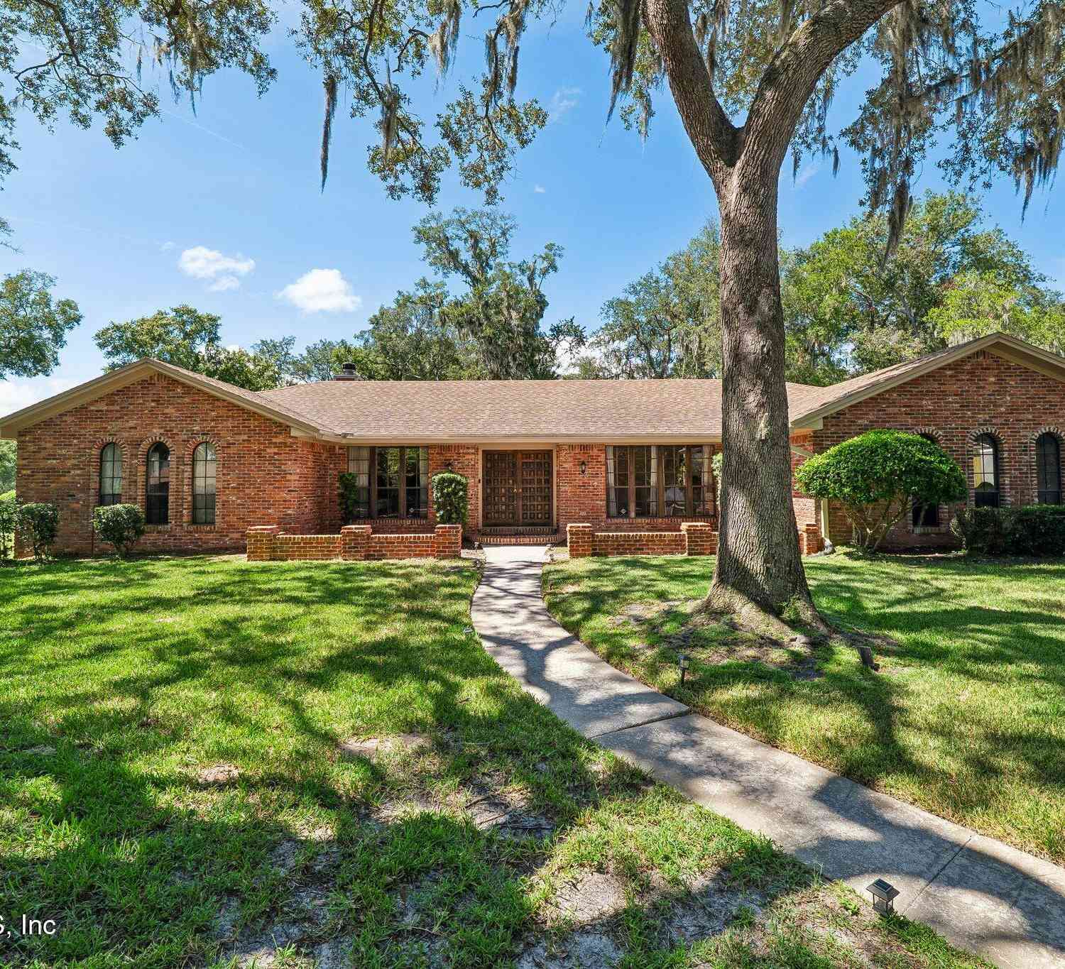 Homes For Sale - 4134 Whispering Oaks Drive<br/> Jacksonville, FL 32277