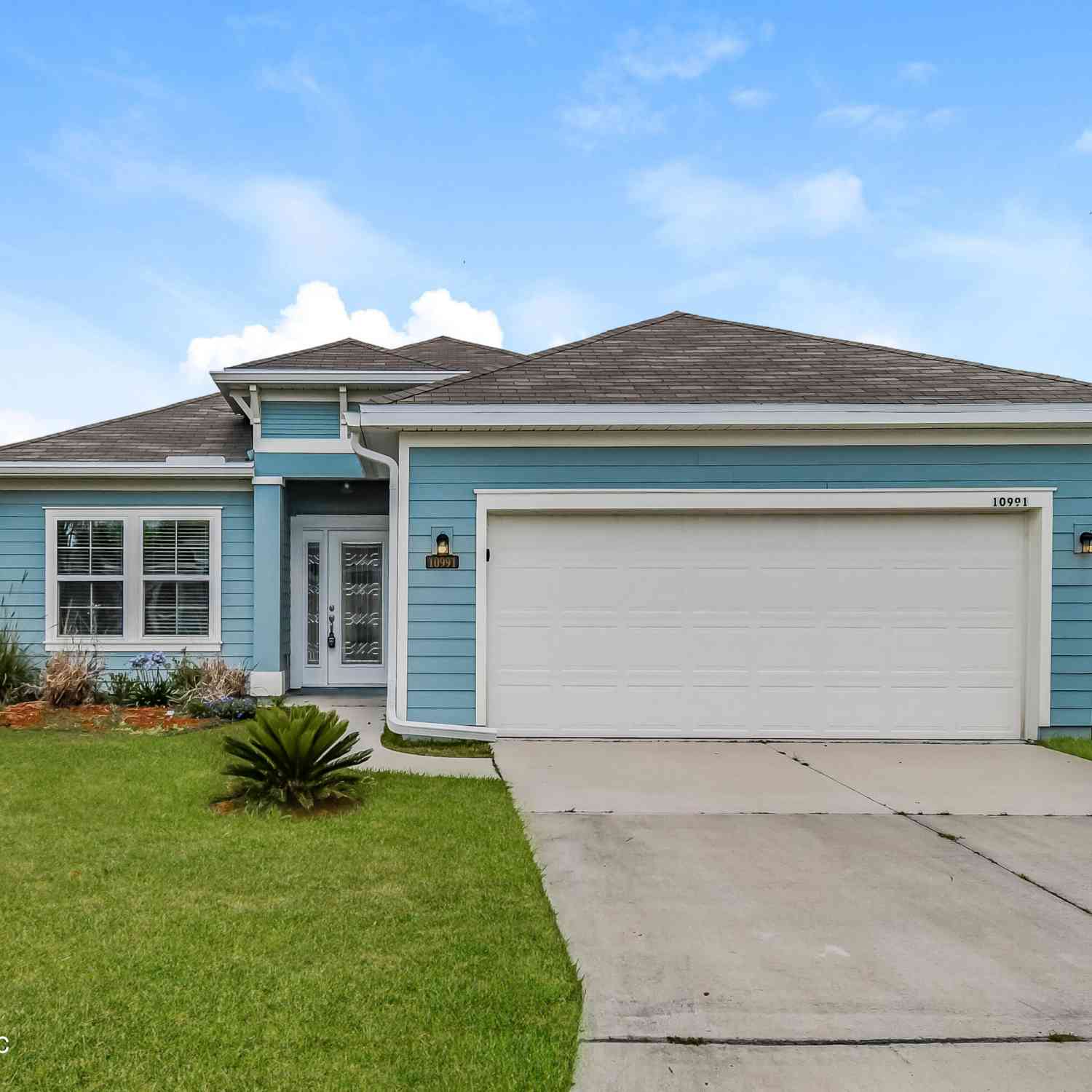 Homes For Sale - 10991 Haws Lane<br/> Jacksonville, FL 32218