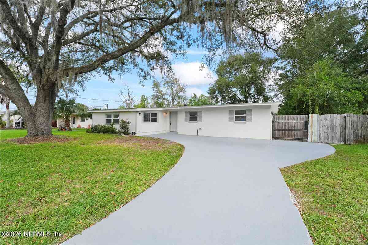 Homes For Sale - 215 Edson Drive<br/> Orange Park, FL 32073