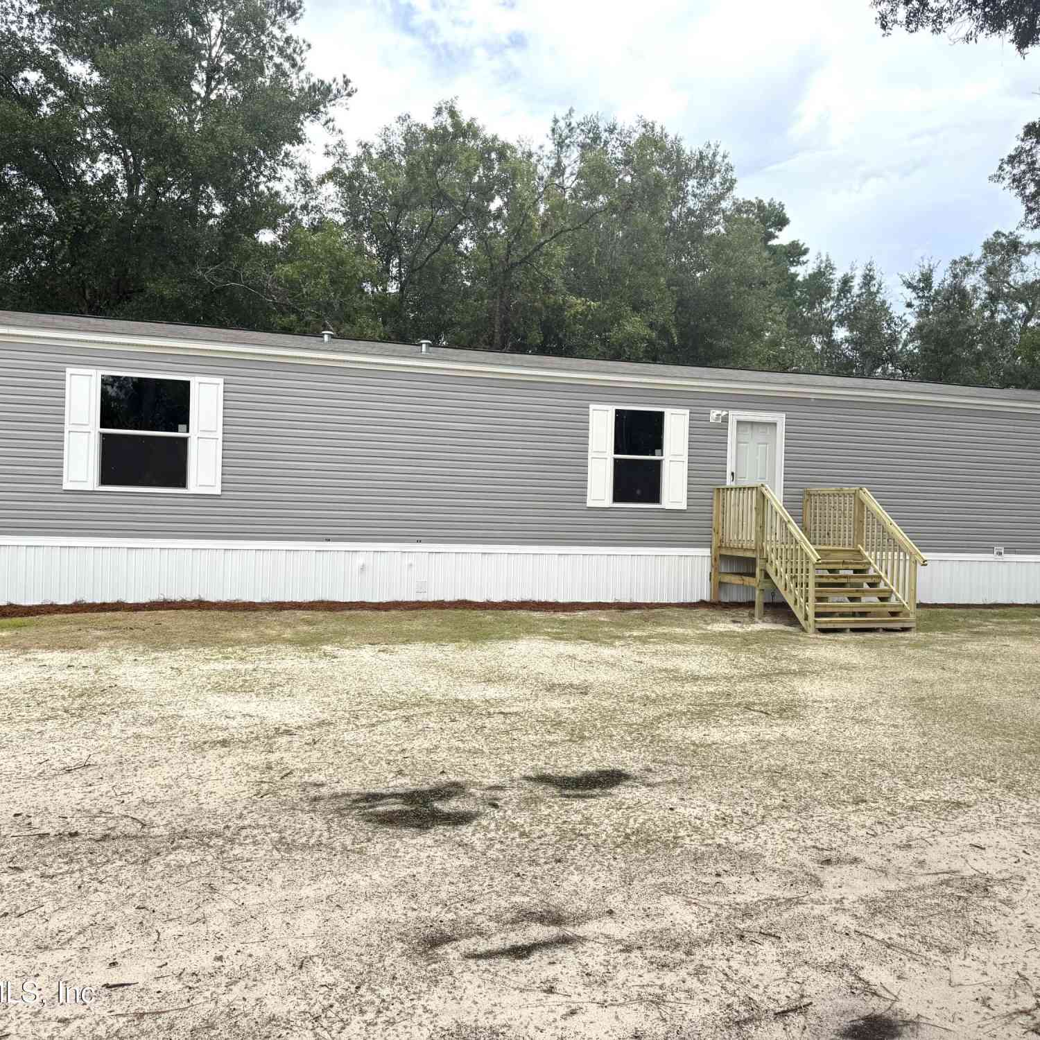 Mobile Home For Sale - 102 Livingston Court<br/> Satsuma, FL 32189