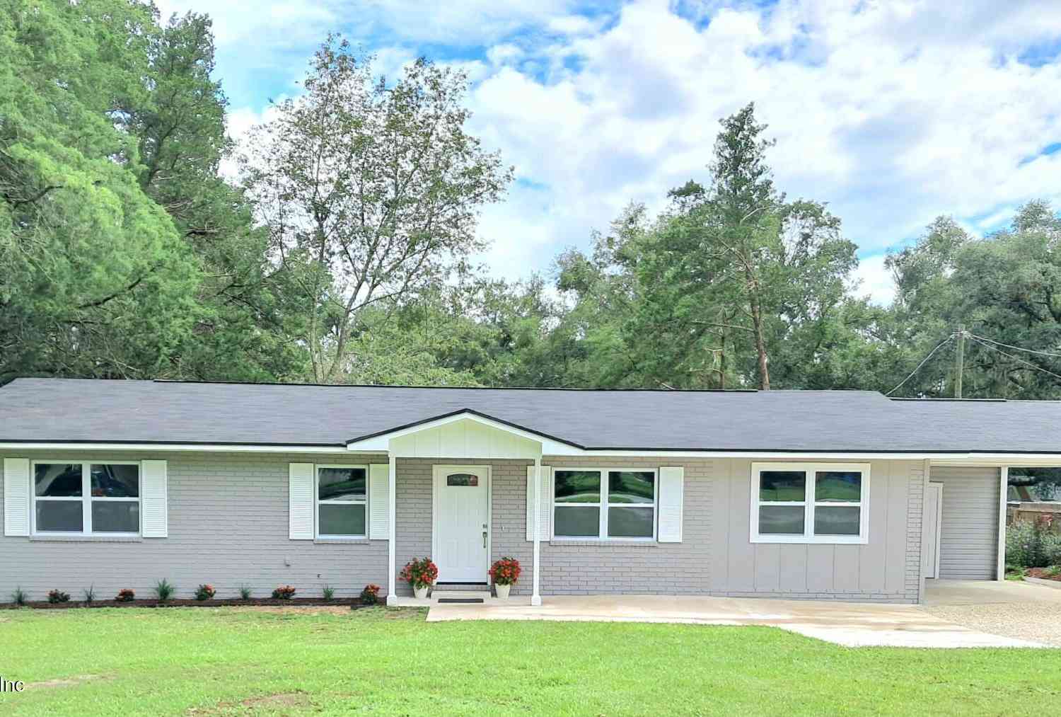 Homes For Sale - 284 SW Burnett Lane<br/> Lake City, FL 32024