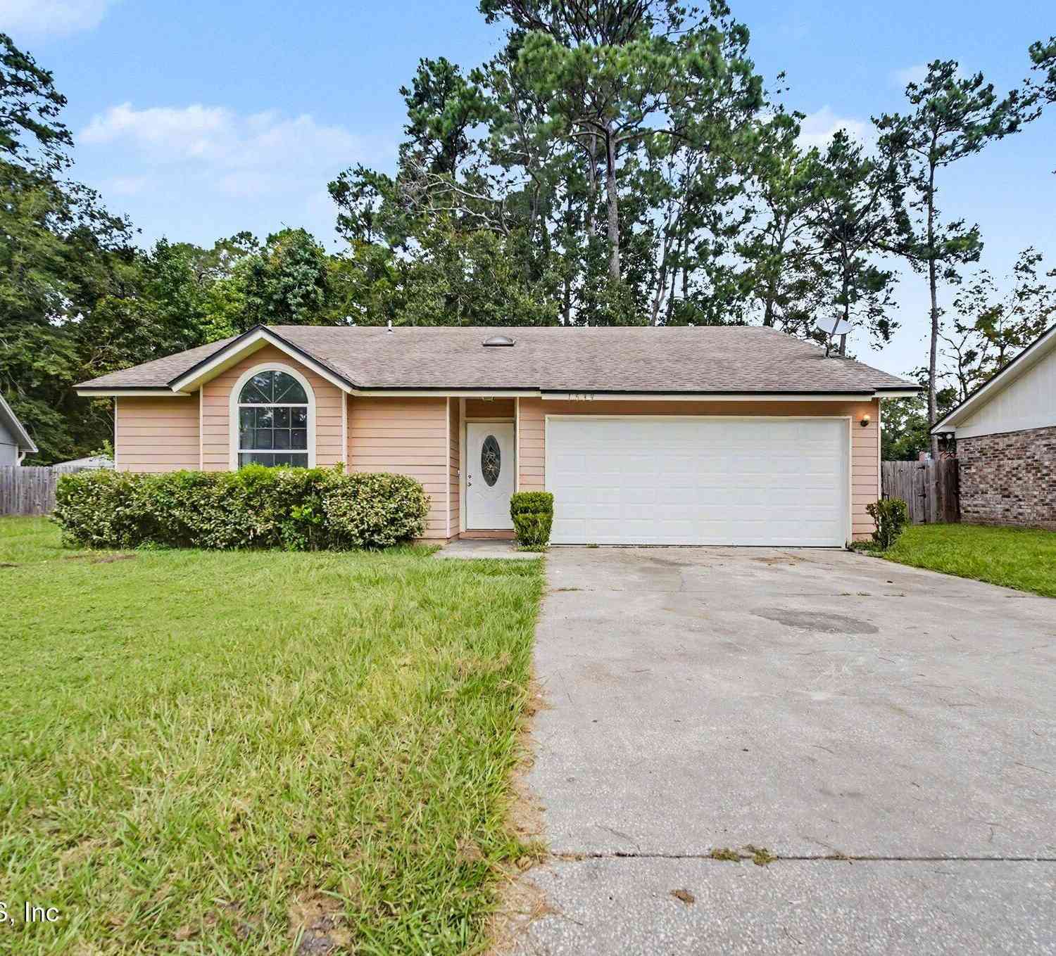 Homes For Sale - 1533 Kingfisher Lane<br/> Jacksonville, FL 32218