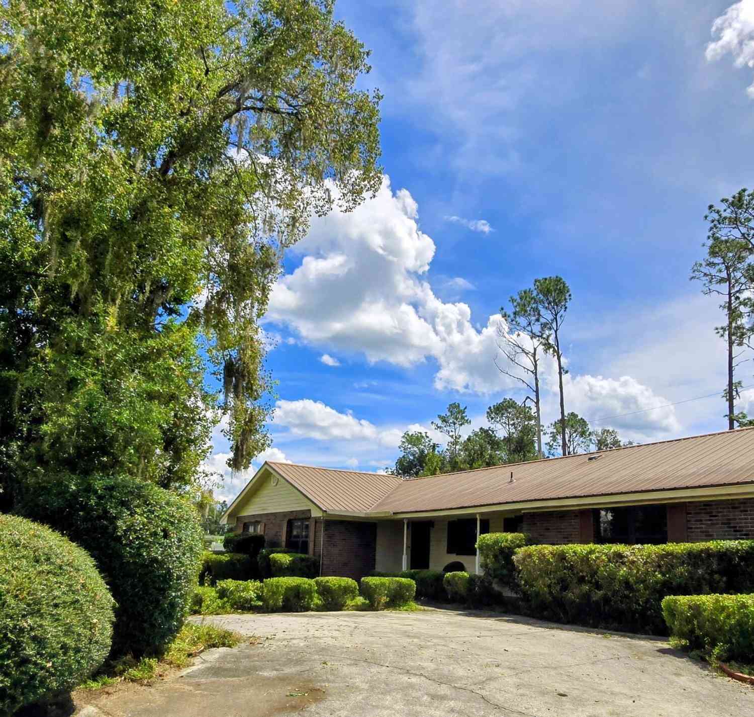 Homes For Sale - 1017 Pineview Circle<br/> Live Oak, FL 32064