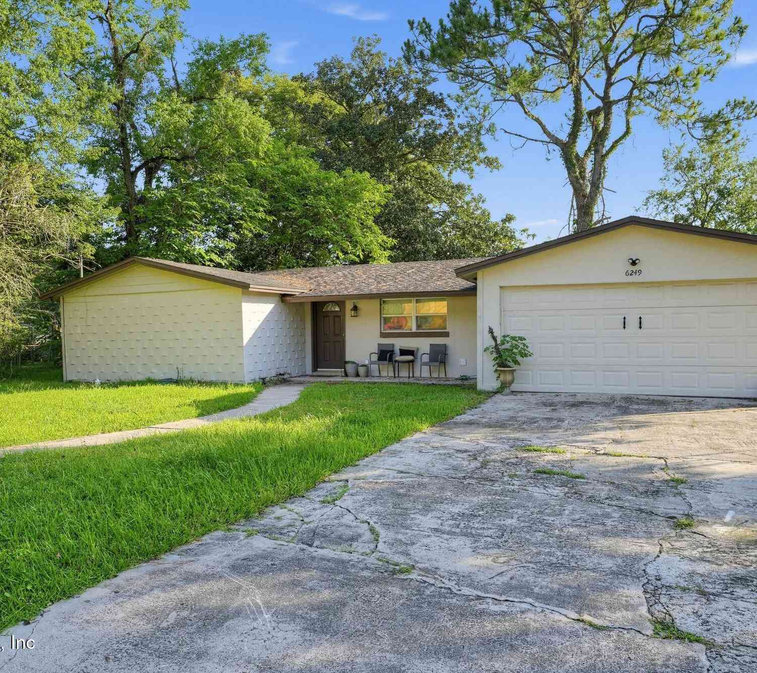 Homes For Sale - 6249 Barry Drive<br/> Jacksonville, FL 32208