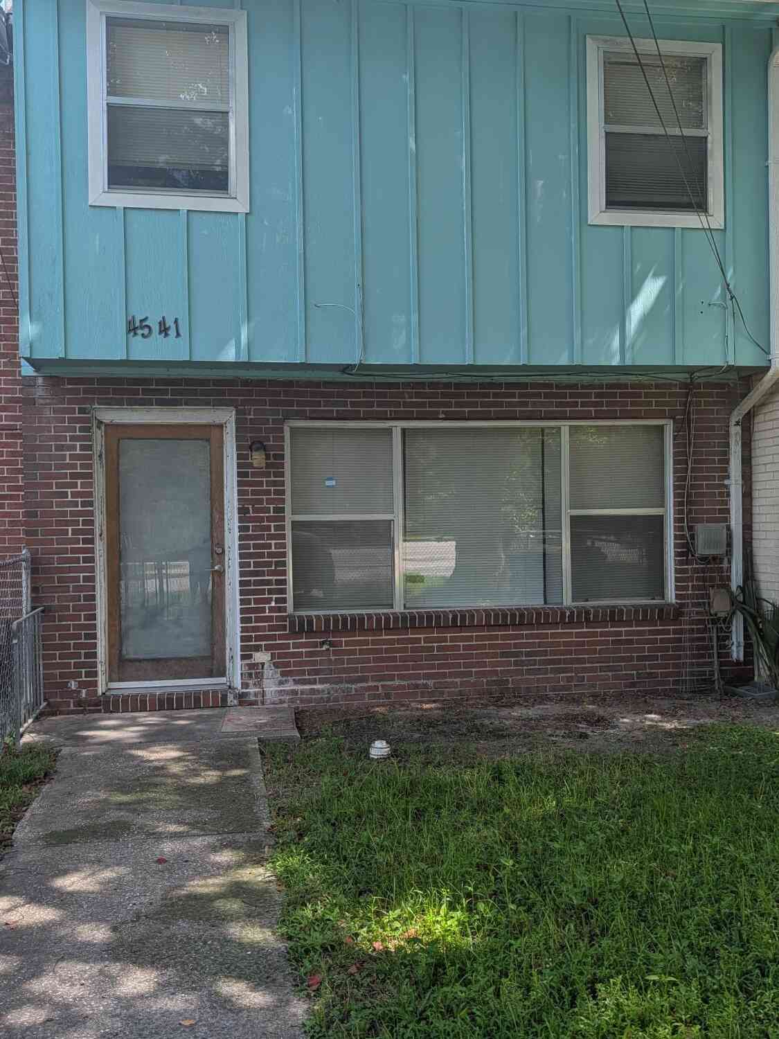 Townhouse For Sale - 4541 Moncrief Road<br/> Jacksonville, FL 32209