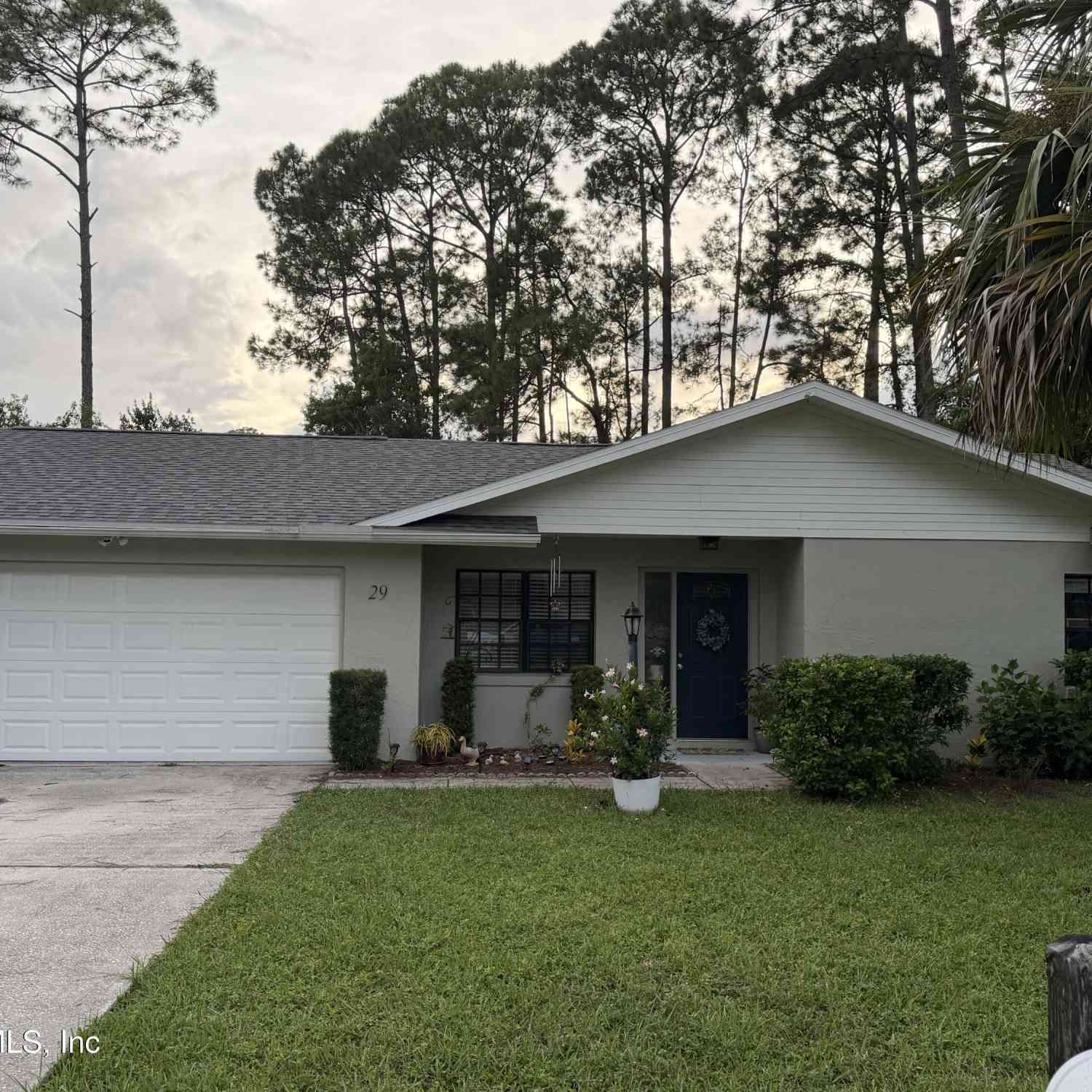 Homes For Sale - 29 Bradmore Lane<br/> Palm Coast, FL 32137