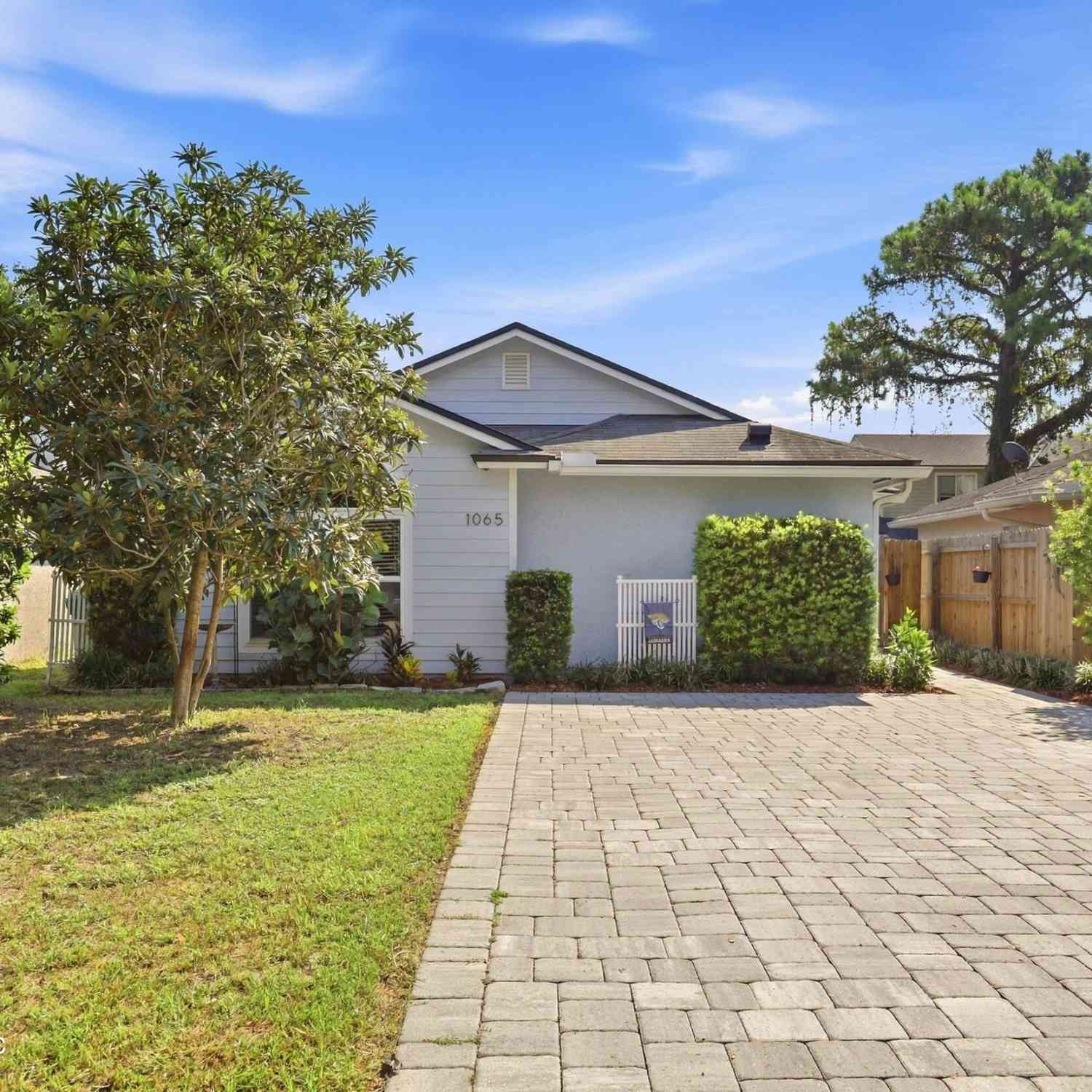 Homes For Sale - 1065 Hibiscus Street<br/> Duval County, Atlantic Beach, FL 32233