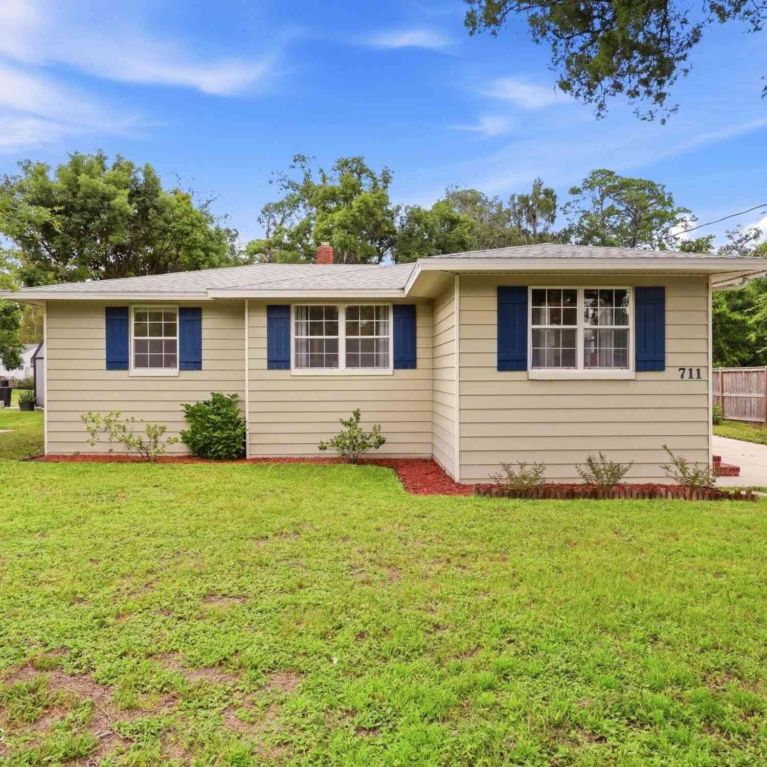 Homes For Sale - 711 Valley Forge Road<br/> Jacksonville, FL 32208