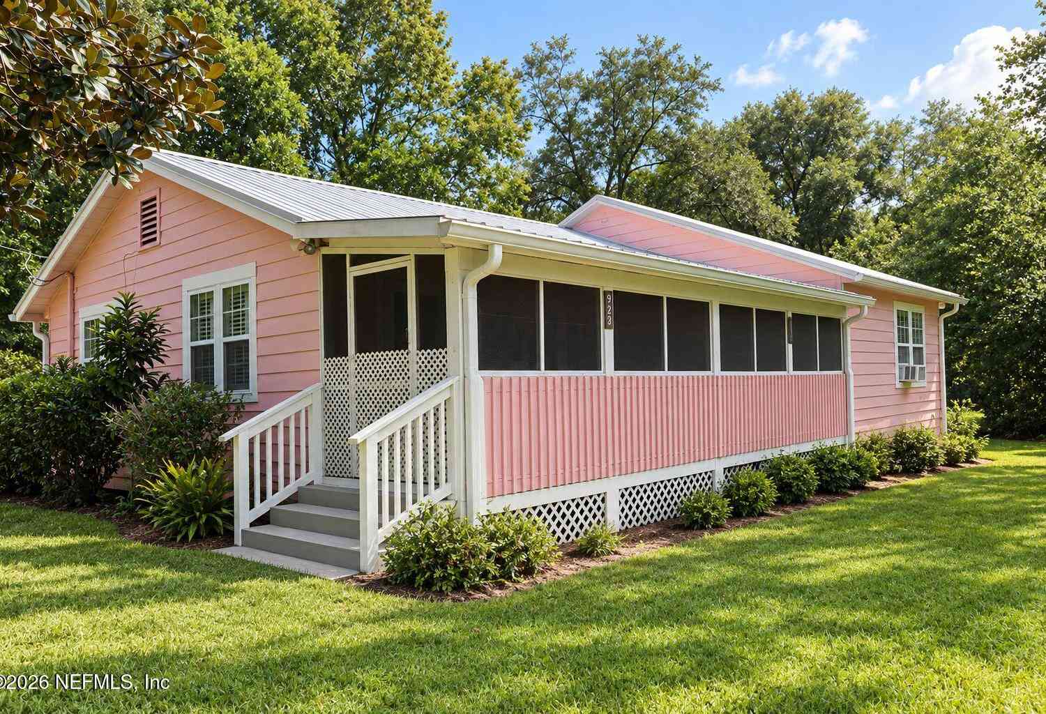 Homes For Sale - 8231 Swan Lake Road<br/> Melrose, FL 32666