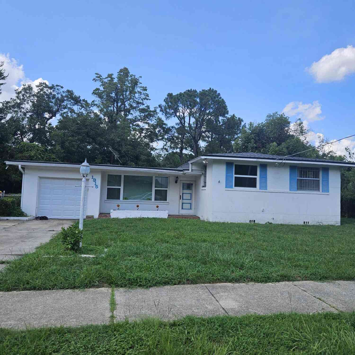 Homes For Rent - 1915 W 10th Street<br/> Jacksonville, FL 32209