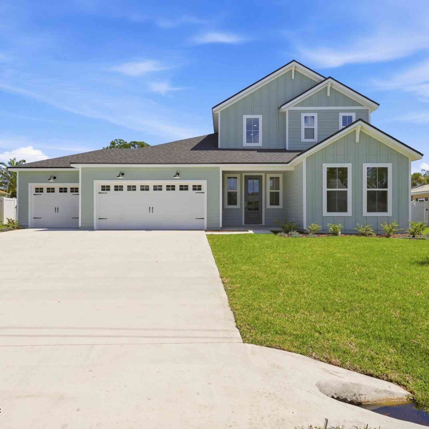 Homes For Sale - 55 Woodhollow Lane<br/> Palm Coast, FL 32164