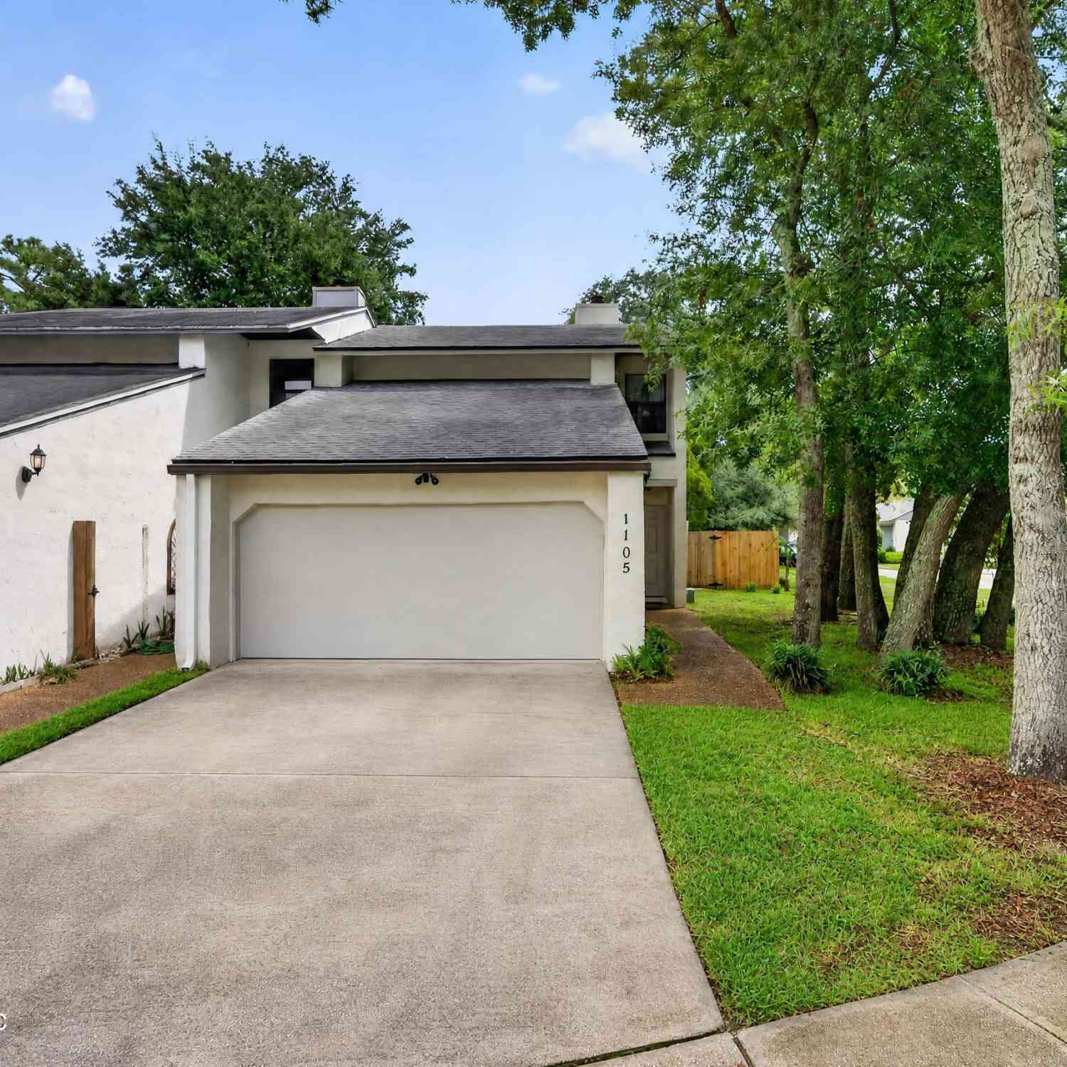 Townhouse For Sale - 1105 Romaine Circle<br/> Jacksonville, FL 32225