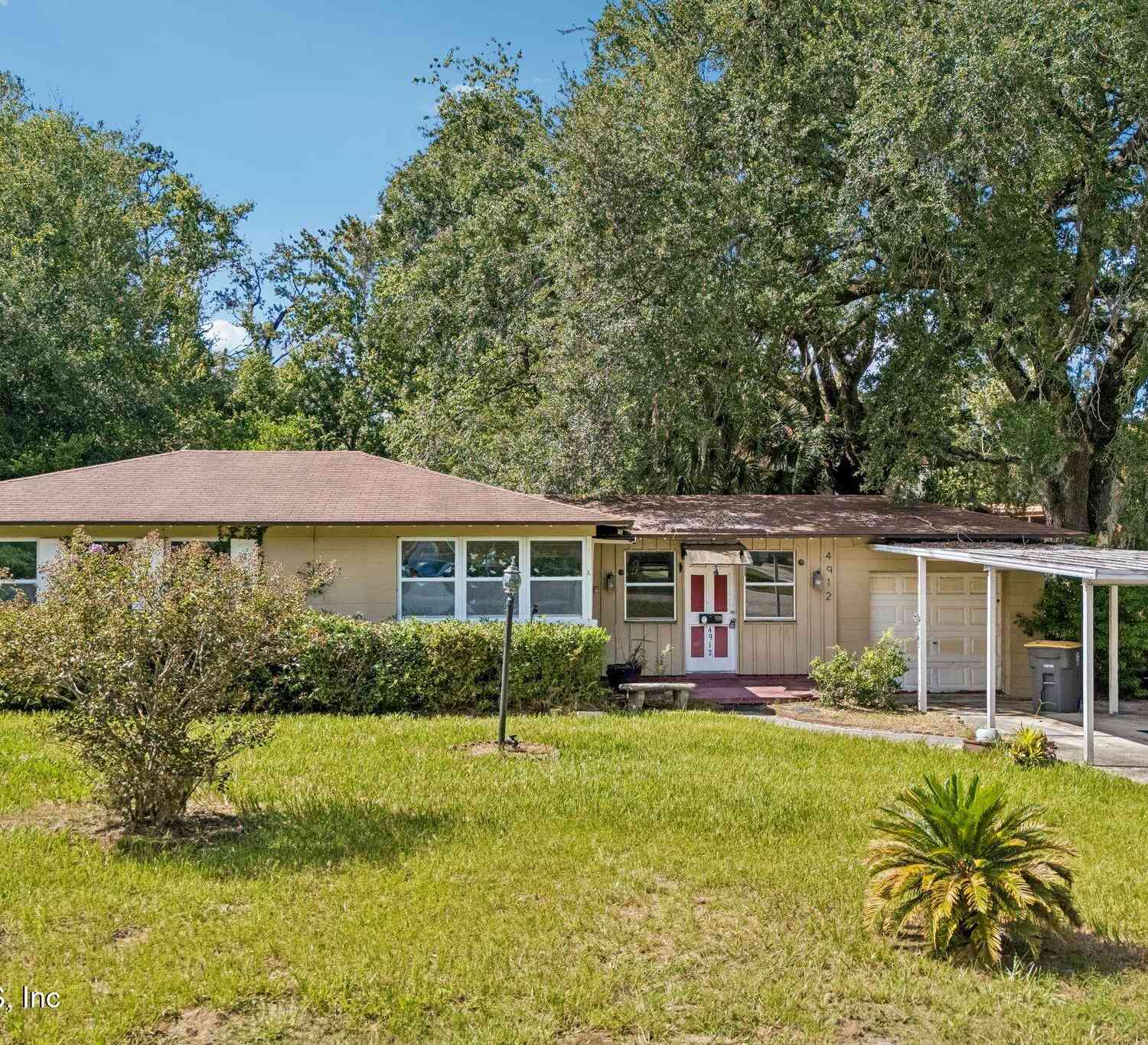 Homes For Sale - 4912 Bridgewater Circle<br/> Jacksonville, FL 32207
