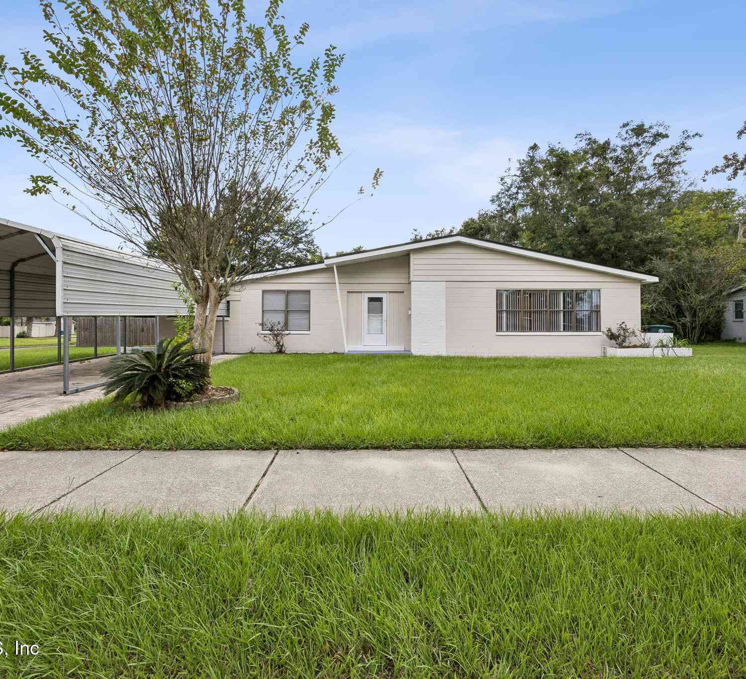 Homes For Sale - 8124 Sierra Madre Drive<br/> Jacksonville, FL 32217