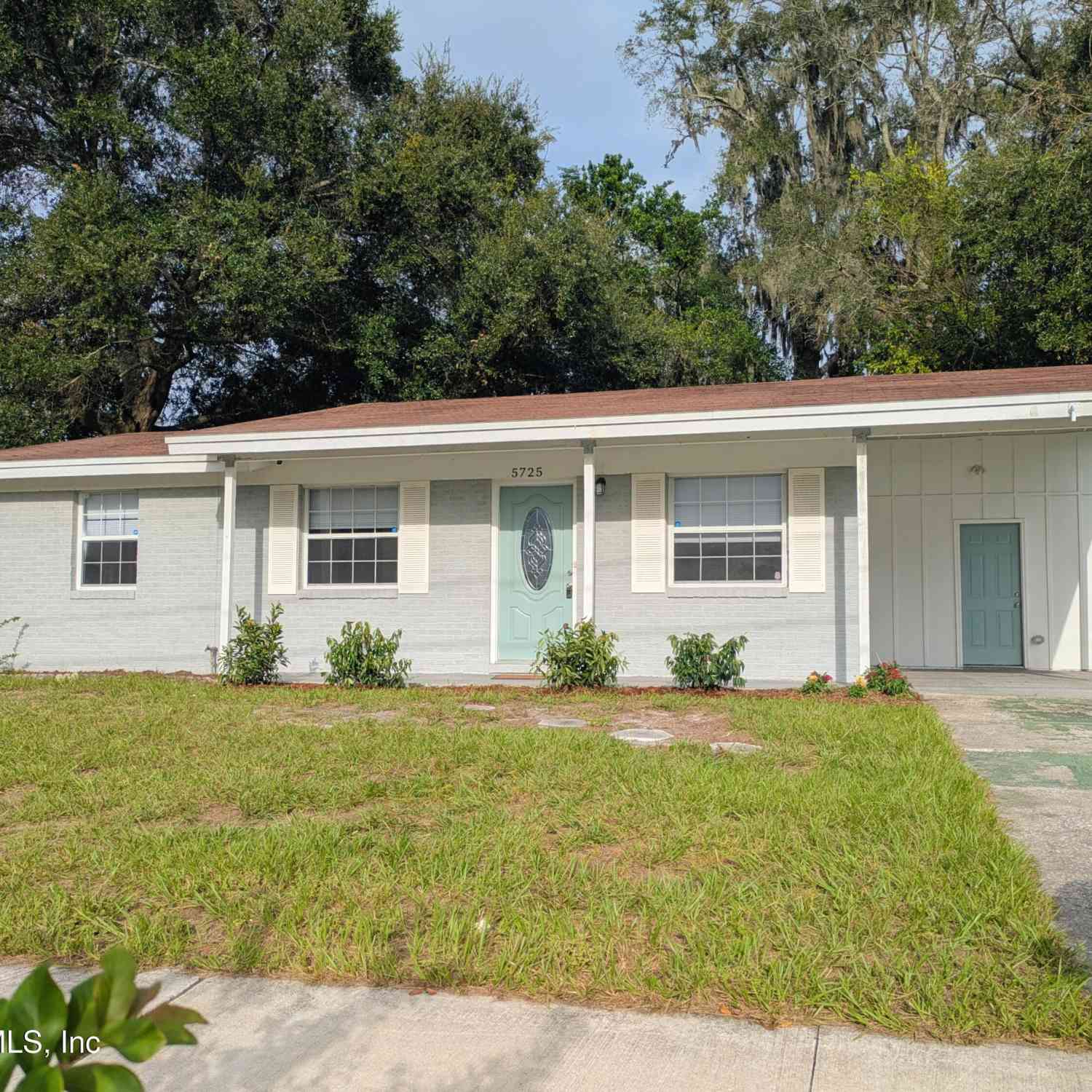 Homes For Sale - 5725 Hillman Drive<br/> Jacksonville, FL 32244